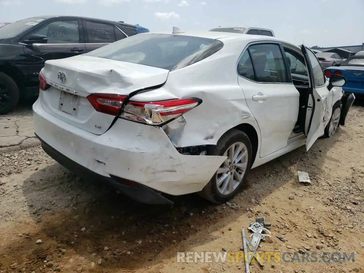 4 Photograph of a damaged car 4T1C11AK2LU931723 TOYOTA CAMRY 2020