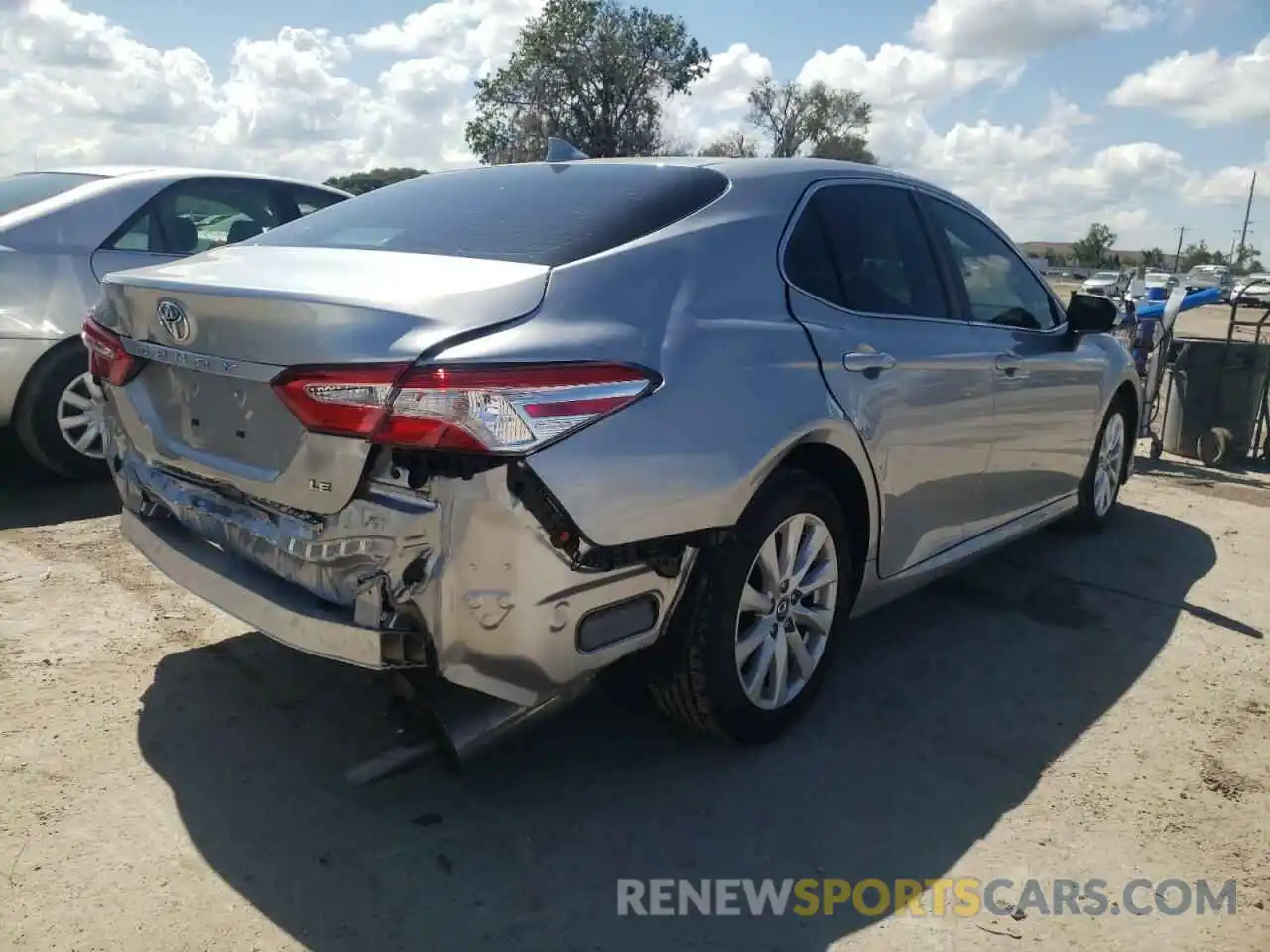 4 Photograph of a damaged car 4T1C11AK2LU937148 TOYOTA CAMRY 2020