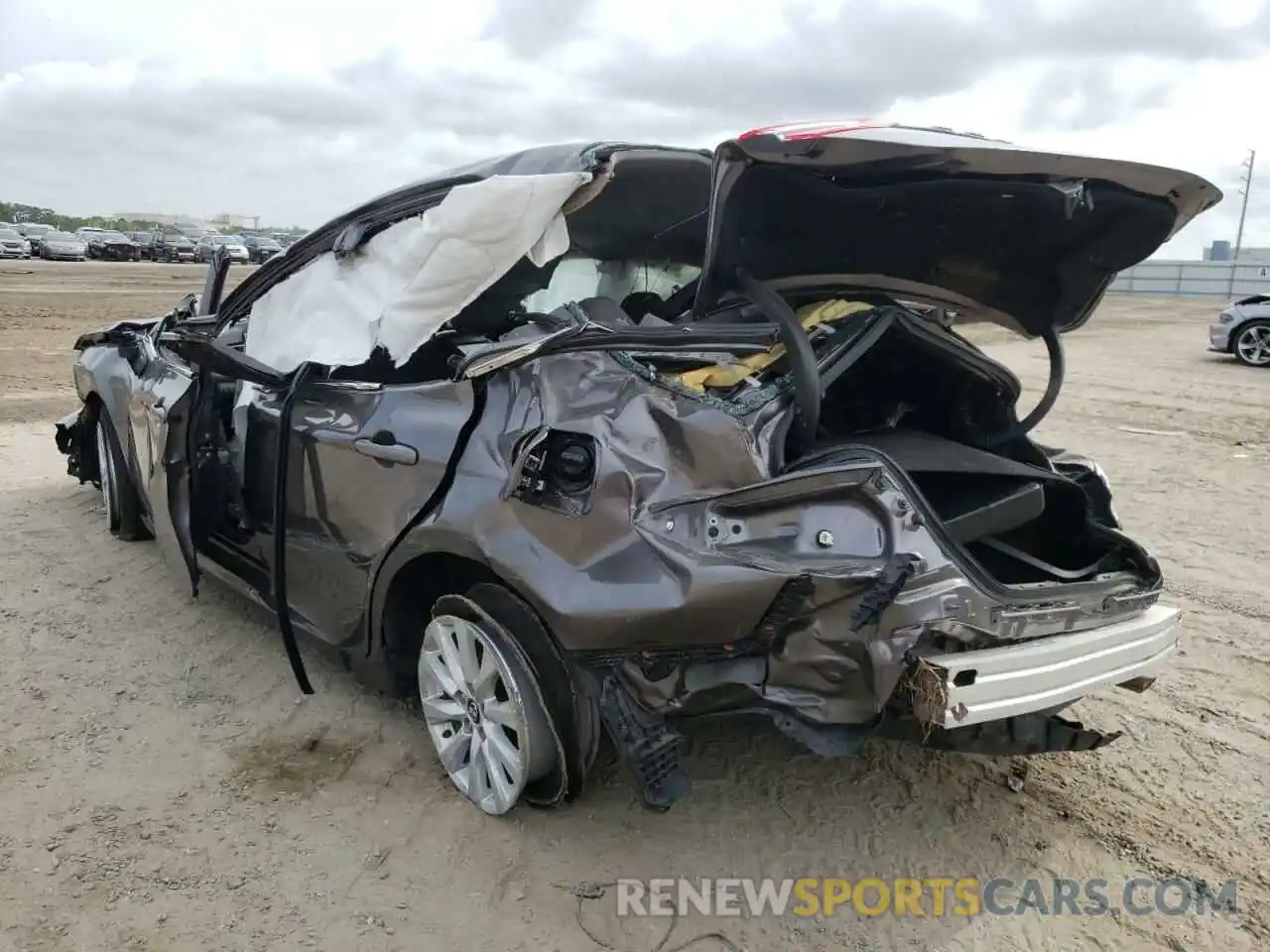 3 Photograph of a damaged car 4T1C11AK2LU940437 TOYOTA CAMRY 2020