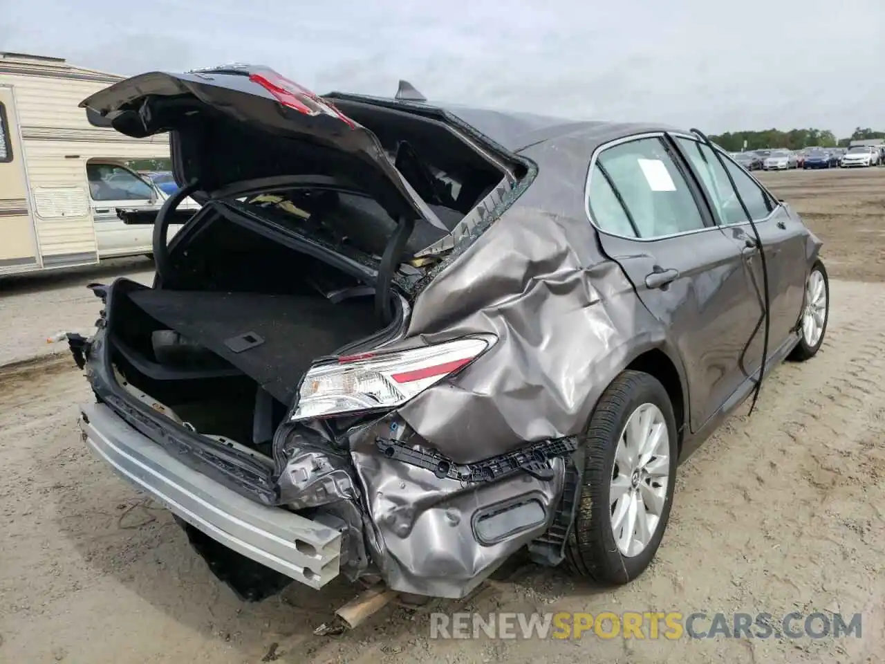 4 Photograph of a damaged car 4T1C11AK2LU940437 TOYOTA CAMRY 2020