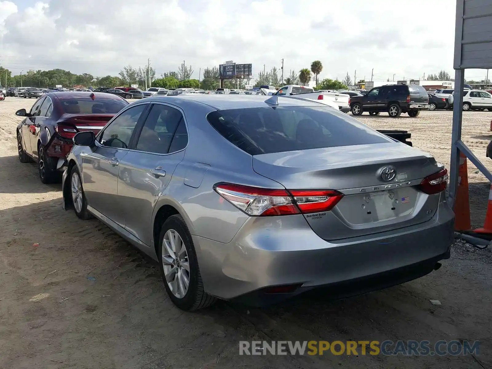 3 Photograph of a damaged car 4T1C11AK2LU950157 TOYOTA CAMRY 2020