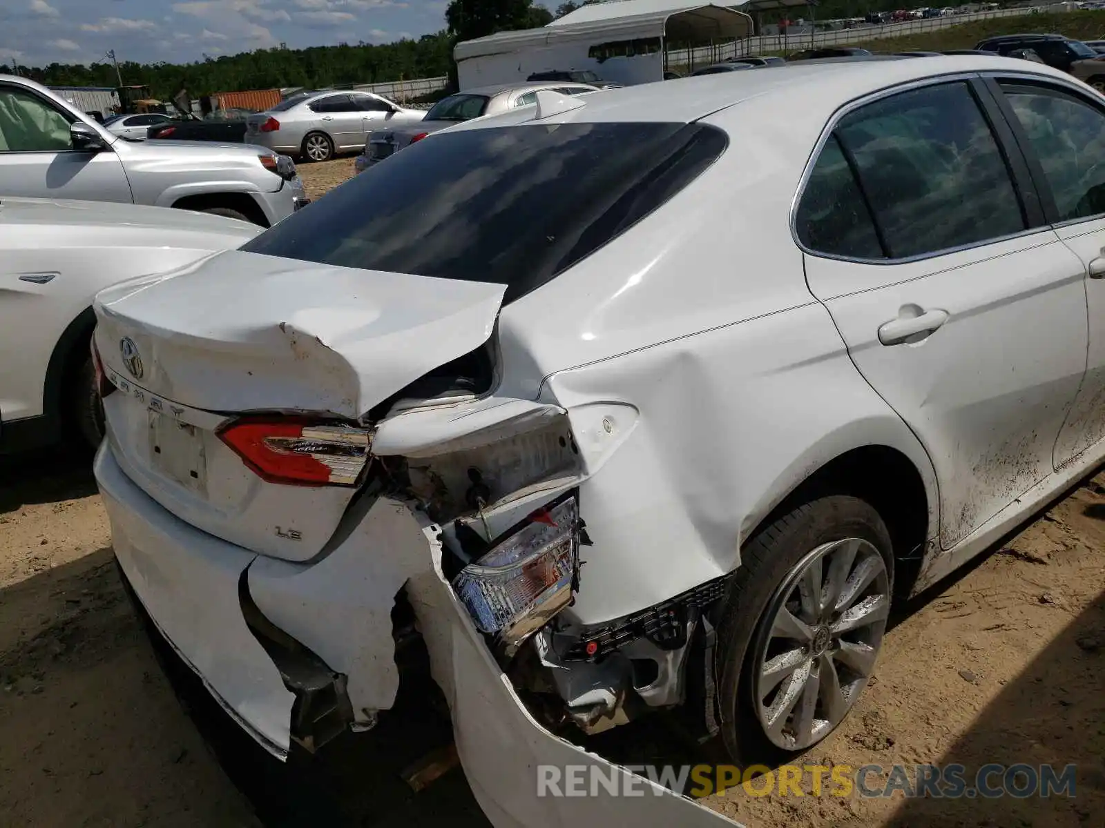 9 Photograph of a damaged car 4T1C11AK2LU950837 TOYOTA CAMRY 2020