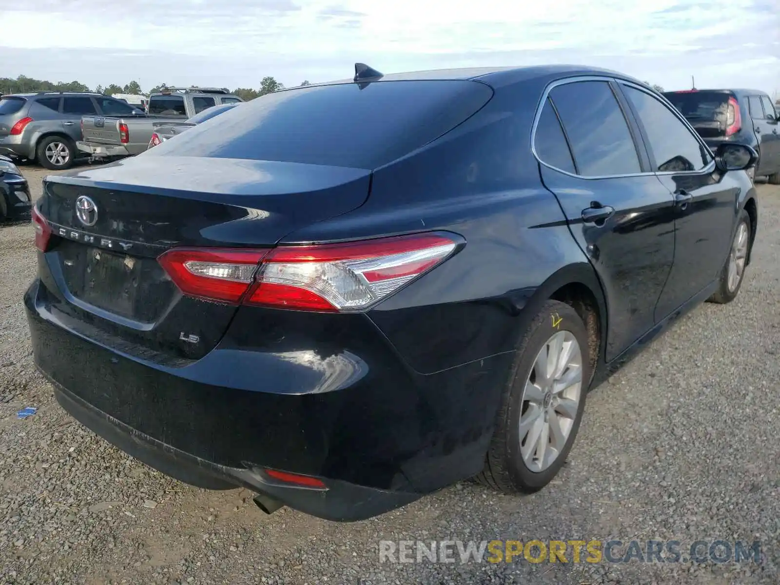 4 Photograph of a damaged car 4T1C11AK2LU952829 TOYOTA CAMRY 2020