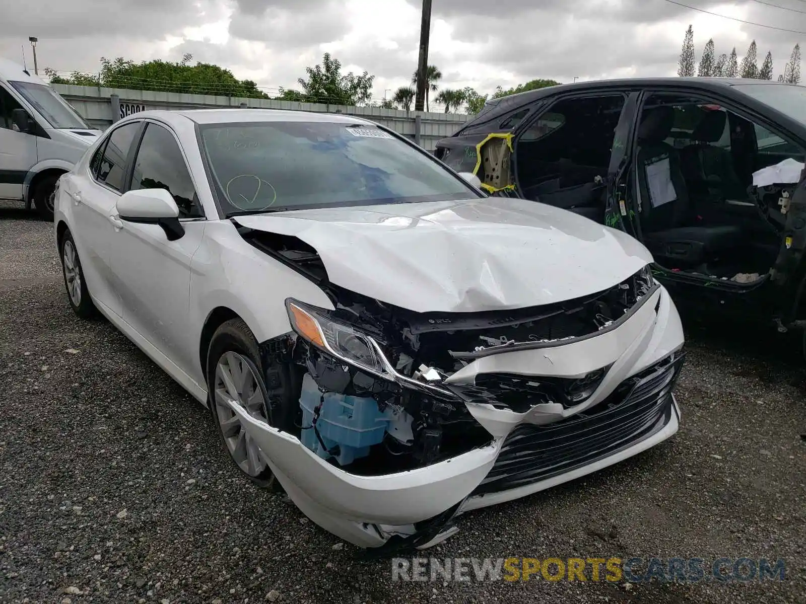 1 Photograph of a damaged car 4T1C11AK2LU954662 TOYOTA CAMRY 2020