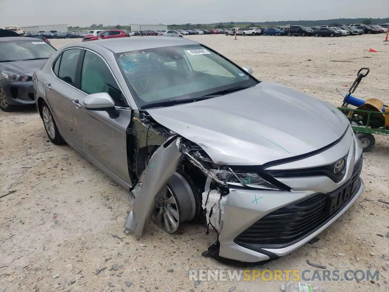 1 Photograph of a damaged car 4T1C11AK2LU960770 TOYOTA CAMRY 2020