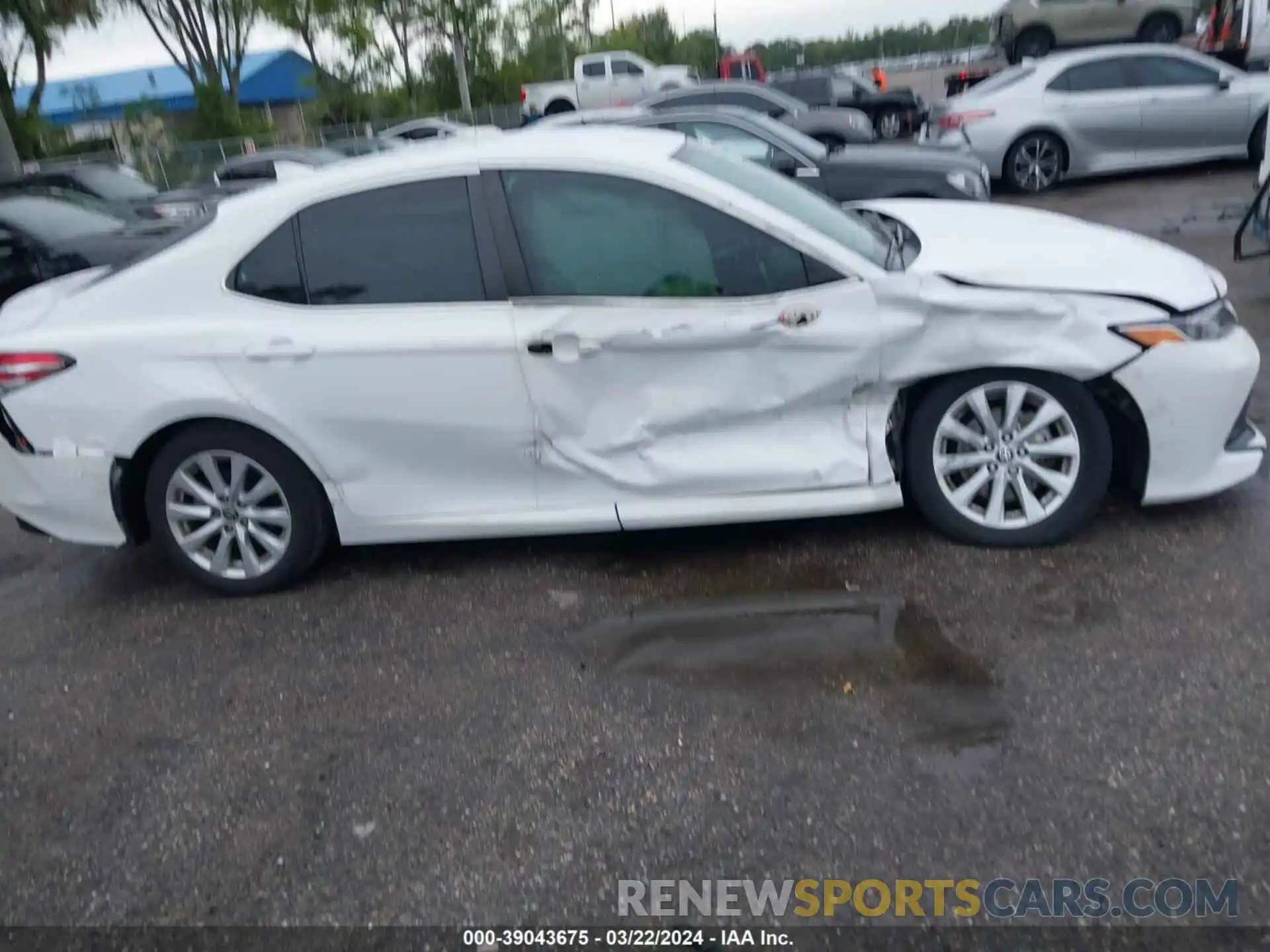 13 Photograph of a damaged car 4T1C11AK2LU984499 TOYOTA CAMRY 2020