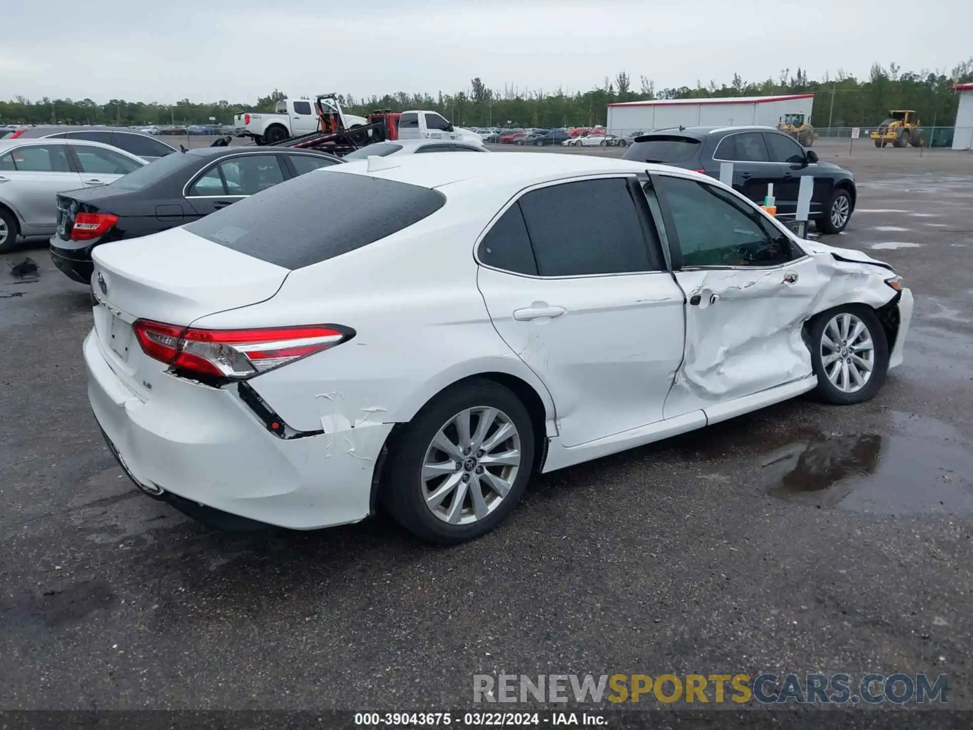 4 Photograph of a damaged car 4T1C11AK2LU984499 TOYOTA CAMRY 2020