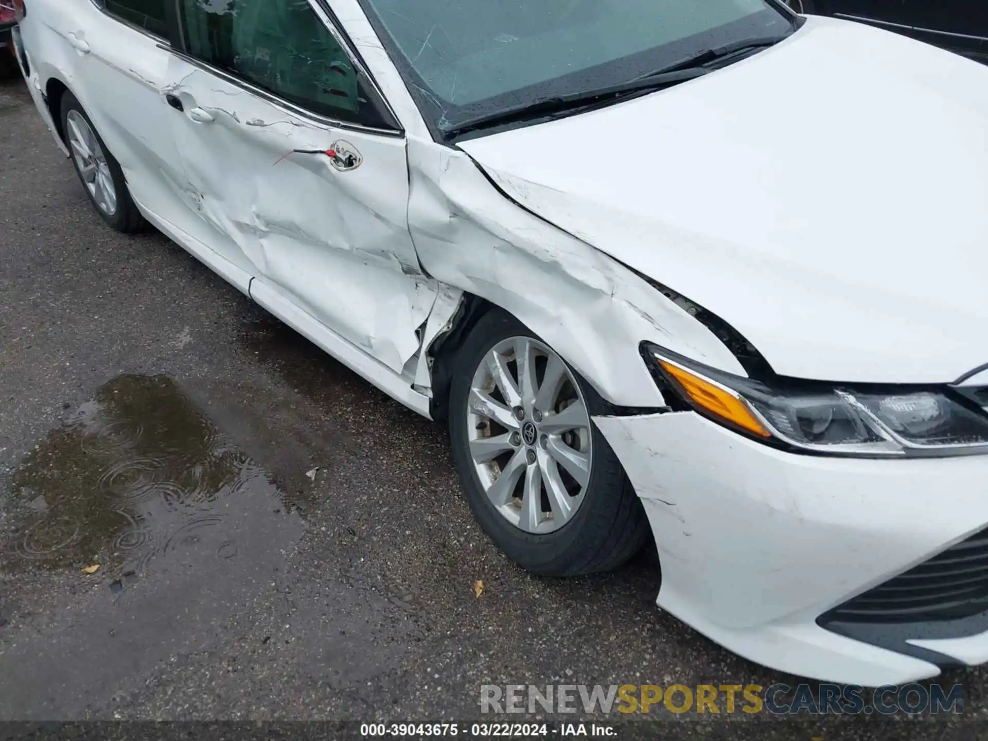 6 Photograph of a damaged car 4T1C11AK2LU984499 TOYOTA CAMRY 2020