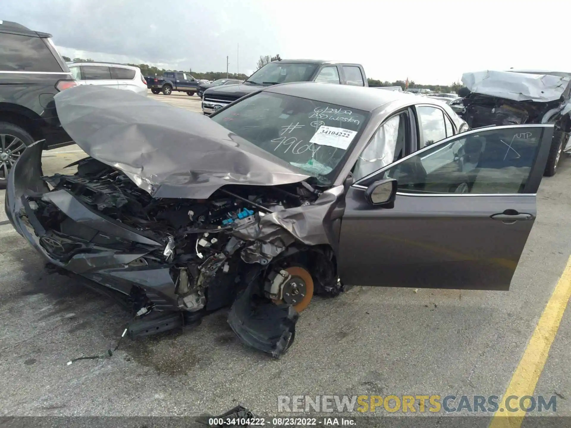 6 Photograph of a damaged car 4T1C11AK2LU984969 TOYOTA CAMRY 2020