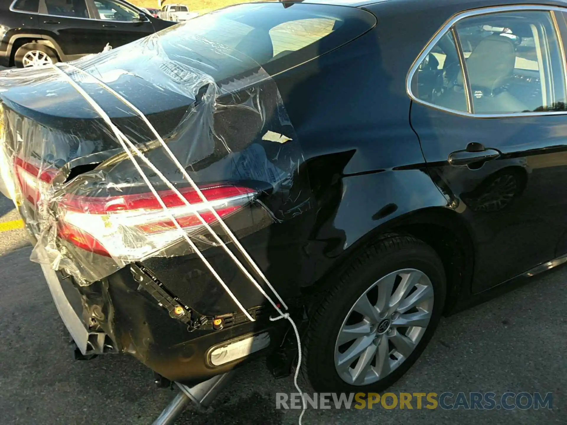 15 Photograph of a damaged car 4T1C11AK2LU987869 TOYOTA CAMRY 2020