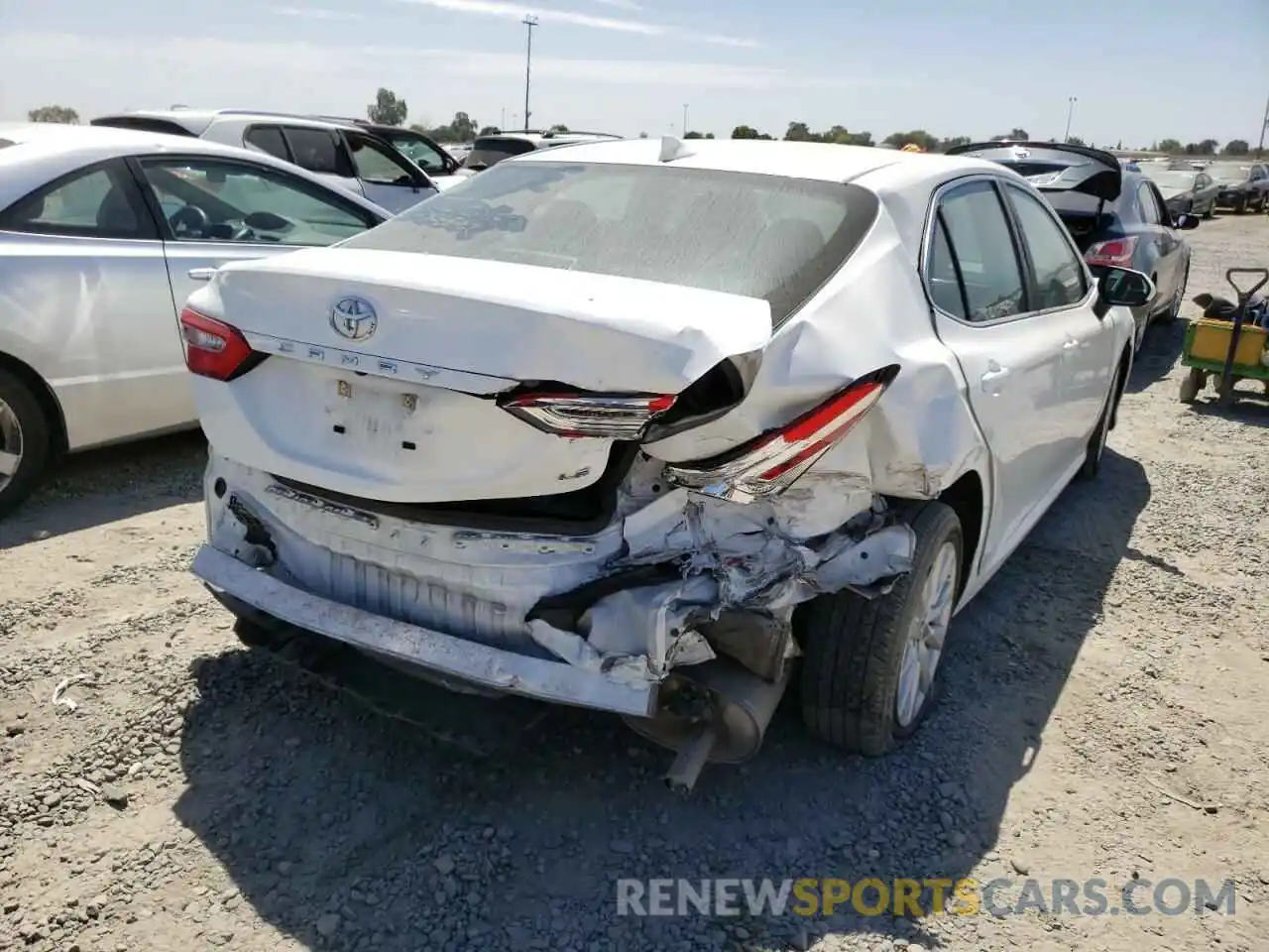 9 Photograph of a damaged car 4T1C11AK3LU342633 TOYOTA CAMRY 2020