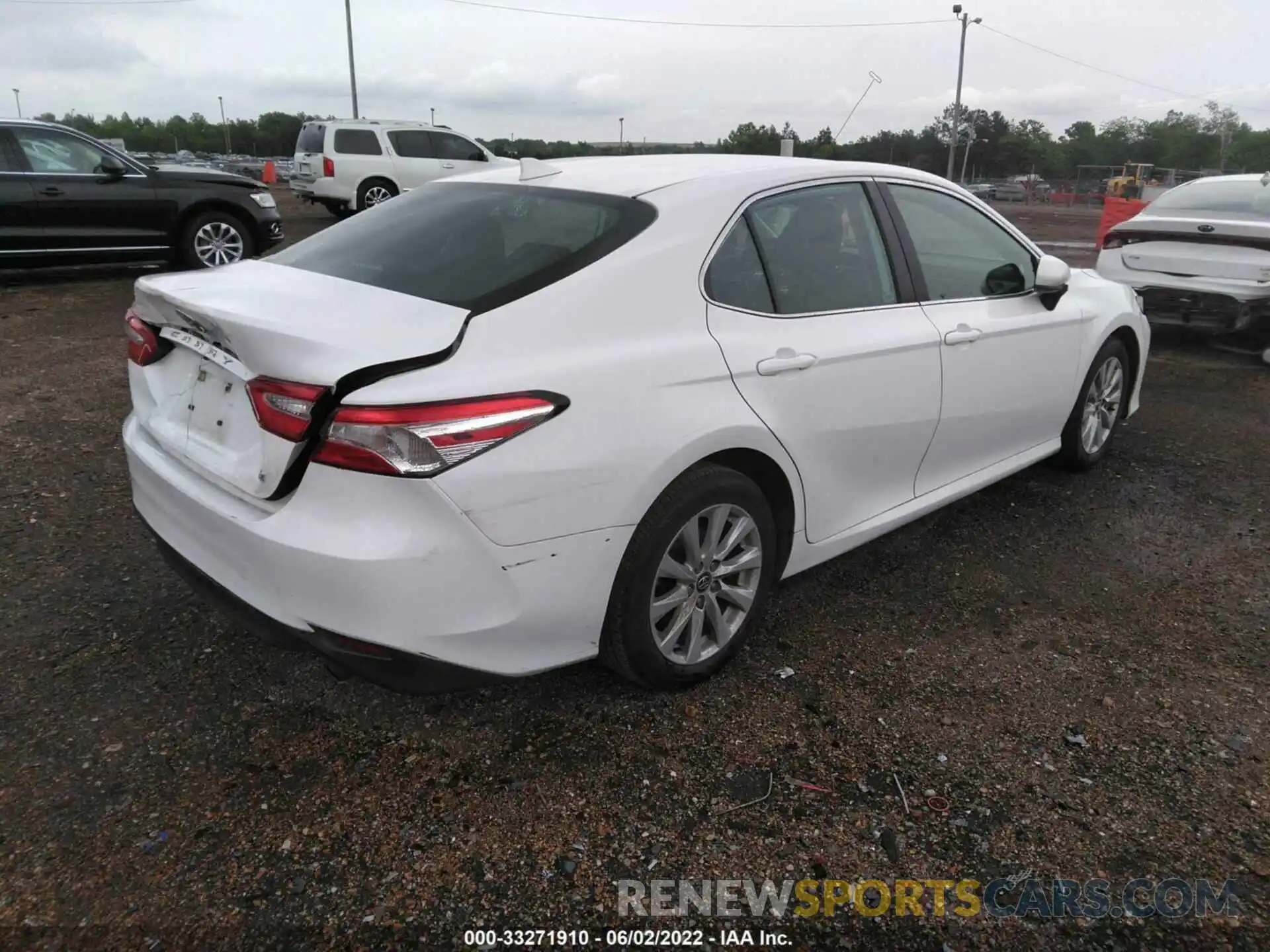 4 Photograph of a damaged car 4T1C11AK3LU346181 TOYOTA CAMRY 2020