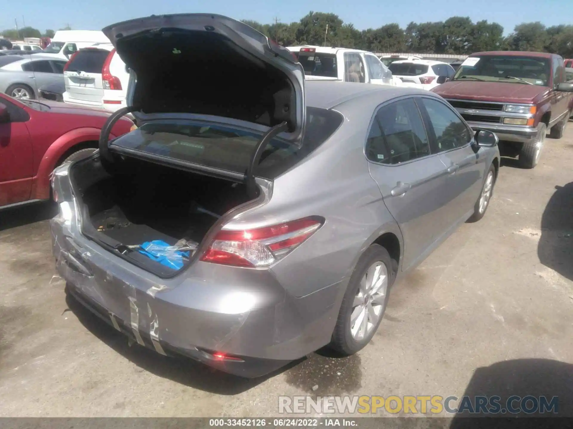 4 Photograph of a damaged car 4T1C11AK3LU357424 TOYOTA CAMRY 2020