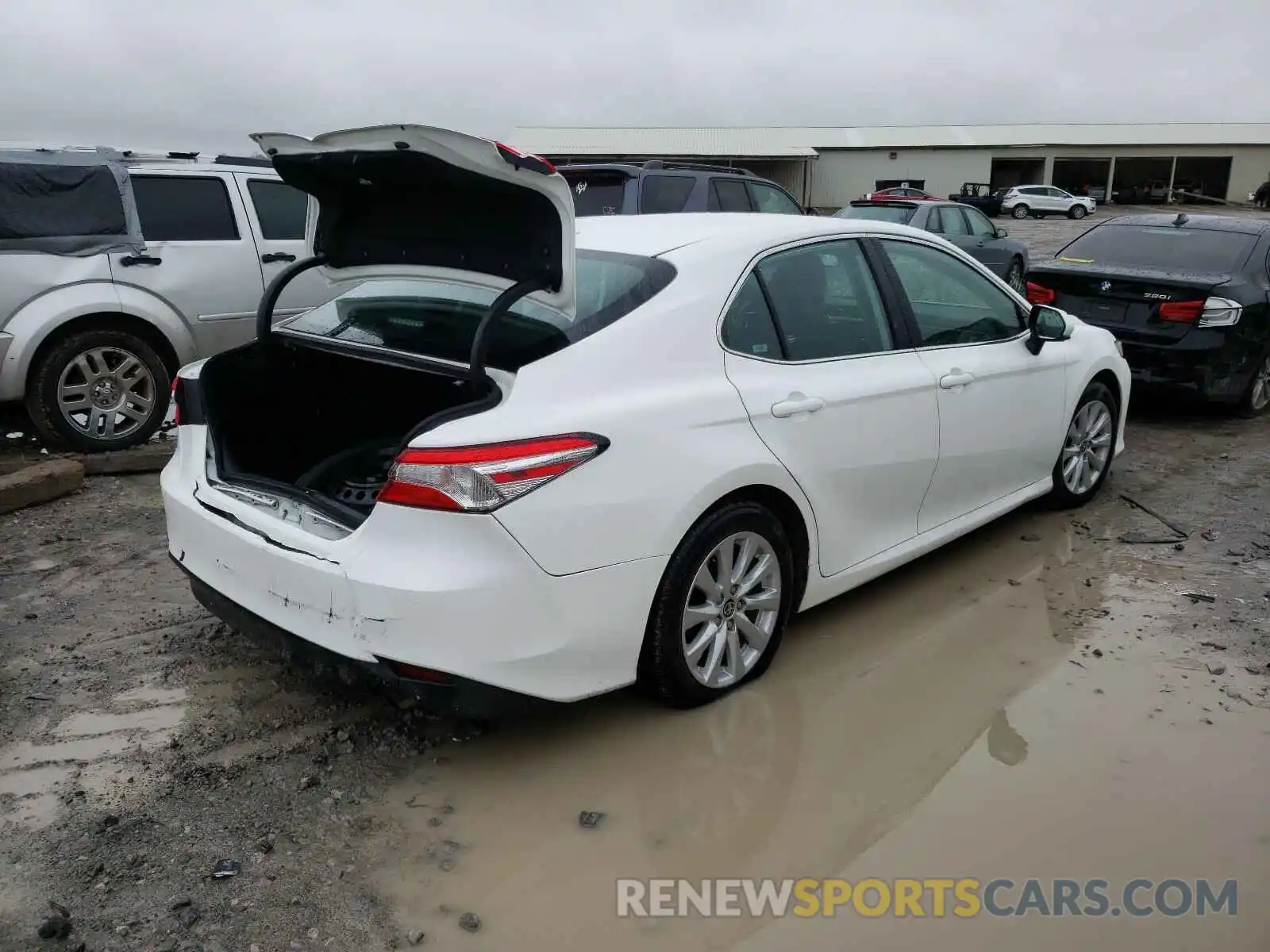 4 Photograph of a damaged car 4T1C11AK3LU358718 TOYOTA CAMRY 2020