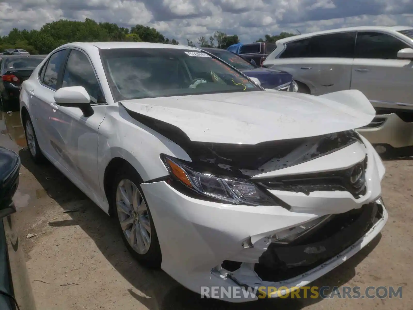 1 Photograph of a damaged car 4T1C11AK3LU385613 TOYOTA CAMRY 2020