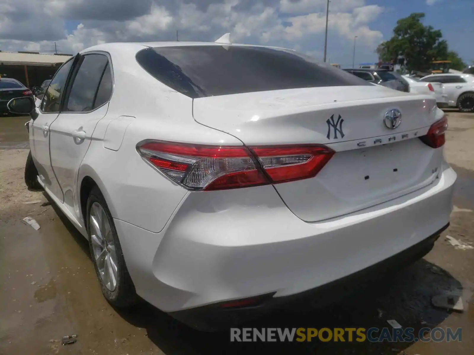 3 Photograph of a damaged car 4T1C11AK3LU385613 TOYOTA CAMRY 2020