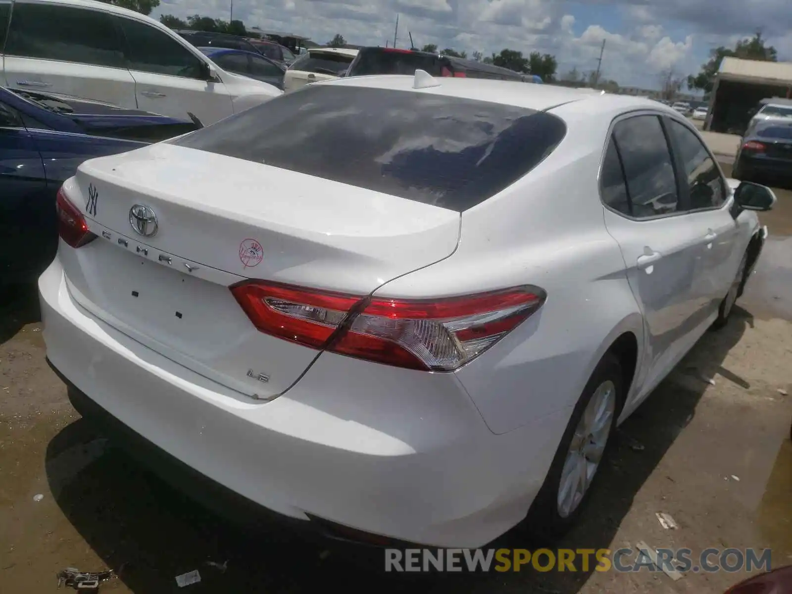 4 Photograph of a damaged car 4T1C11AK3LU385613 TOYOTA CAMRY 2020