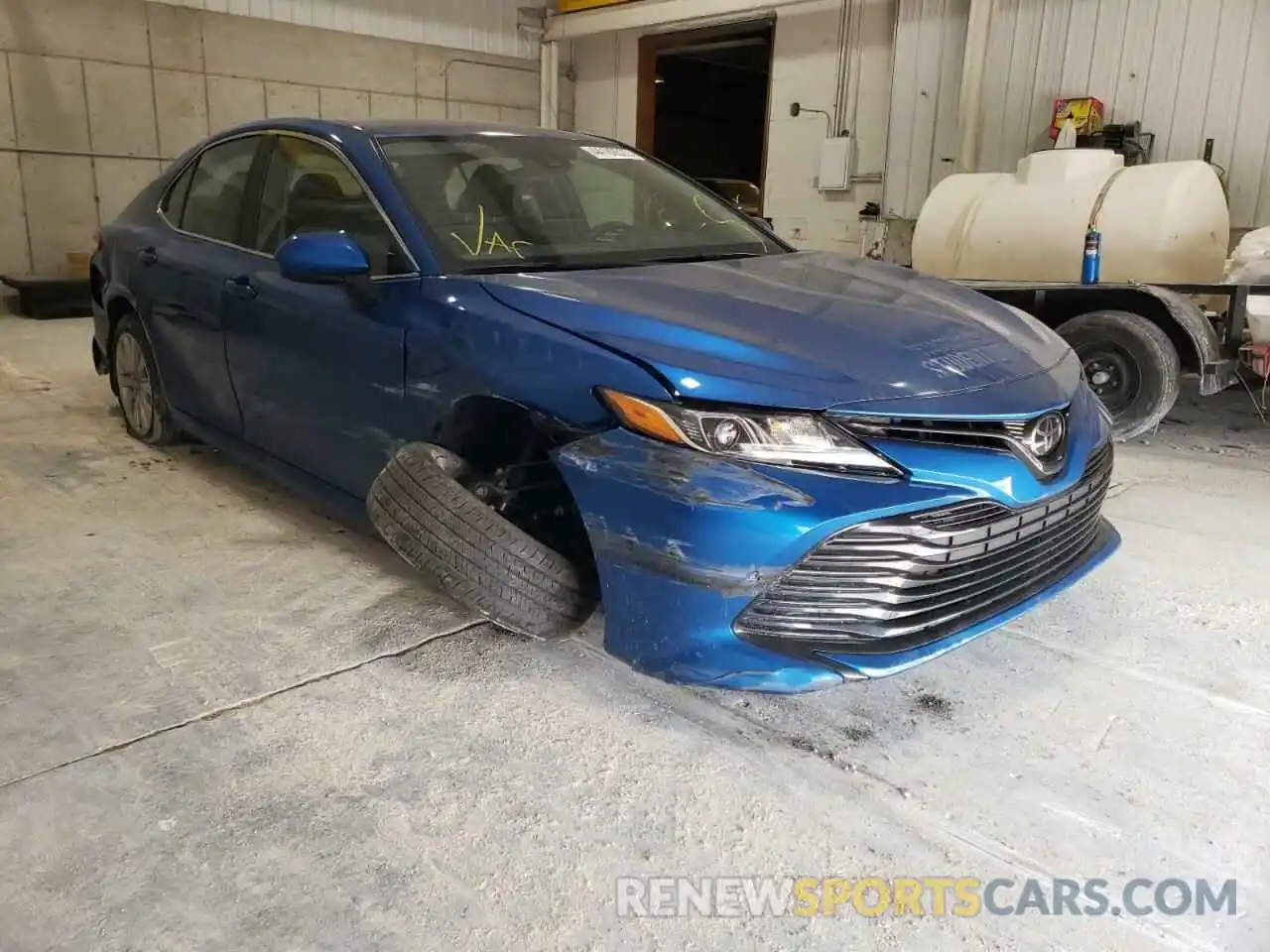 9 Photograph of a damaged car 4T1C11AK3LU392562 TOYOTA CAMRY 2020