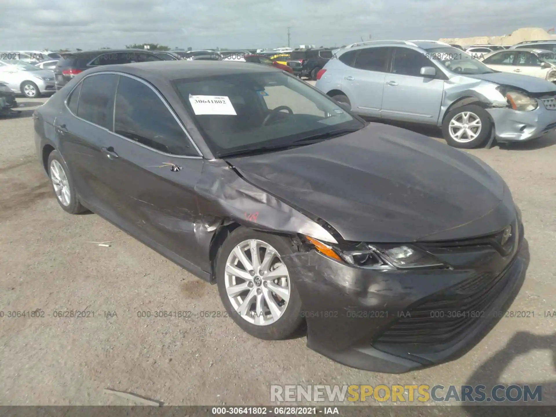 1 Photograph of a damaged car 4T1C11AK3LU400126 TOYOTA CAMRY 2020