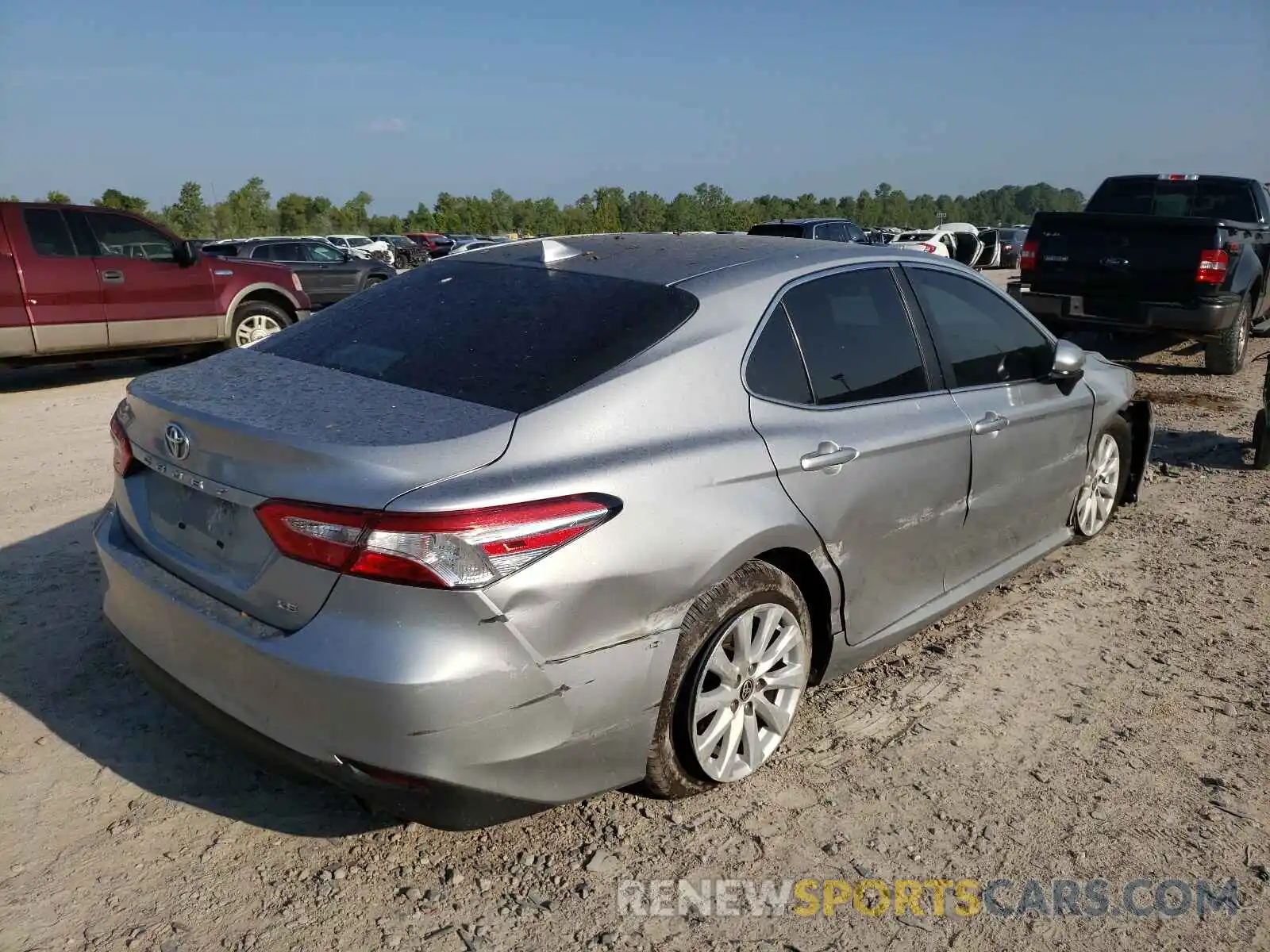 4 Photograph of a damaged car 4T1C11AK3LU501148 TOYOTA CAMRY 2020