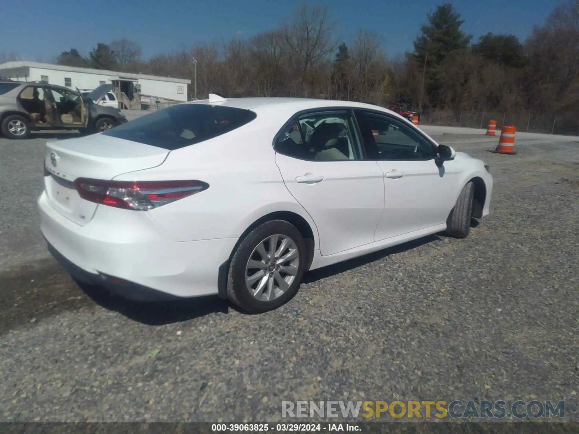 4 Photograph of a damaged car 4T1C11AK3LU858152 TOYOTA CAMRY 2020