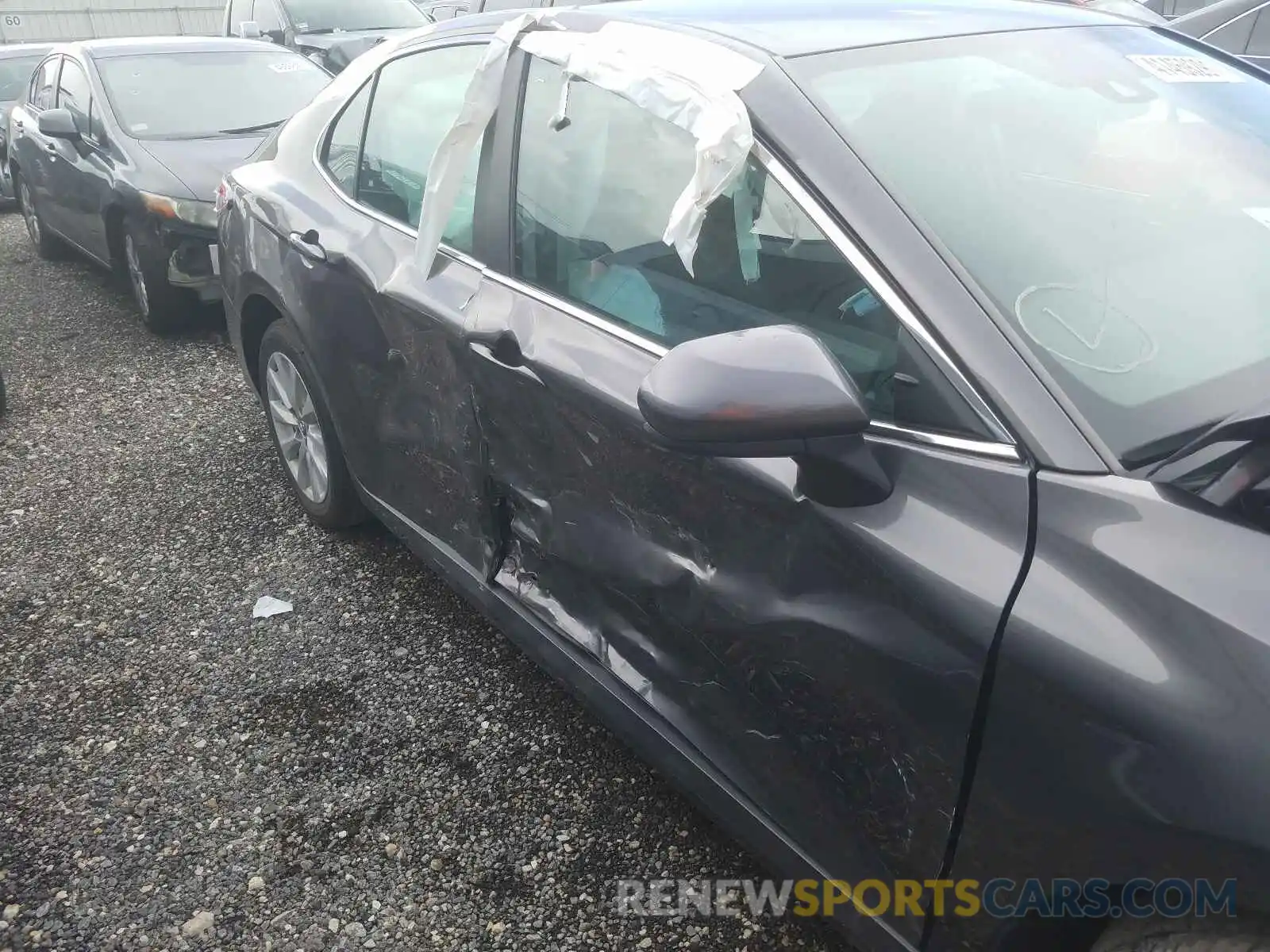 9 Photograph of a damaged car 4T1C11AK3LU868552 TOYOTA CAMRY 2020