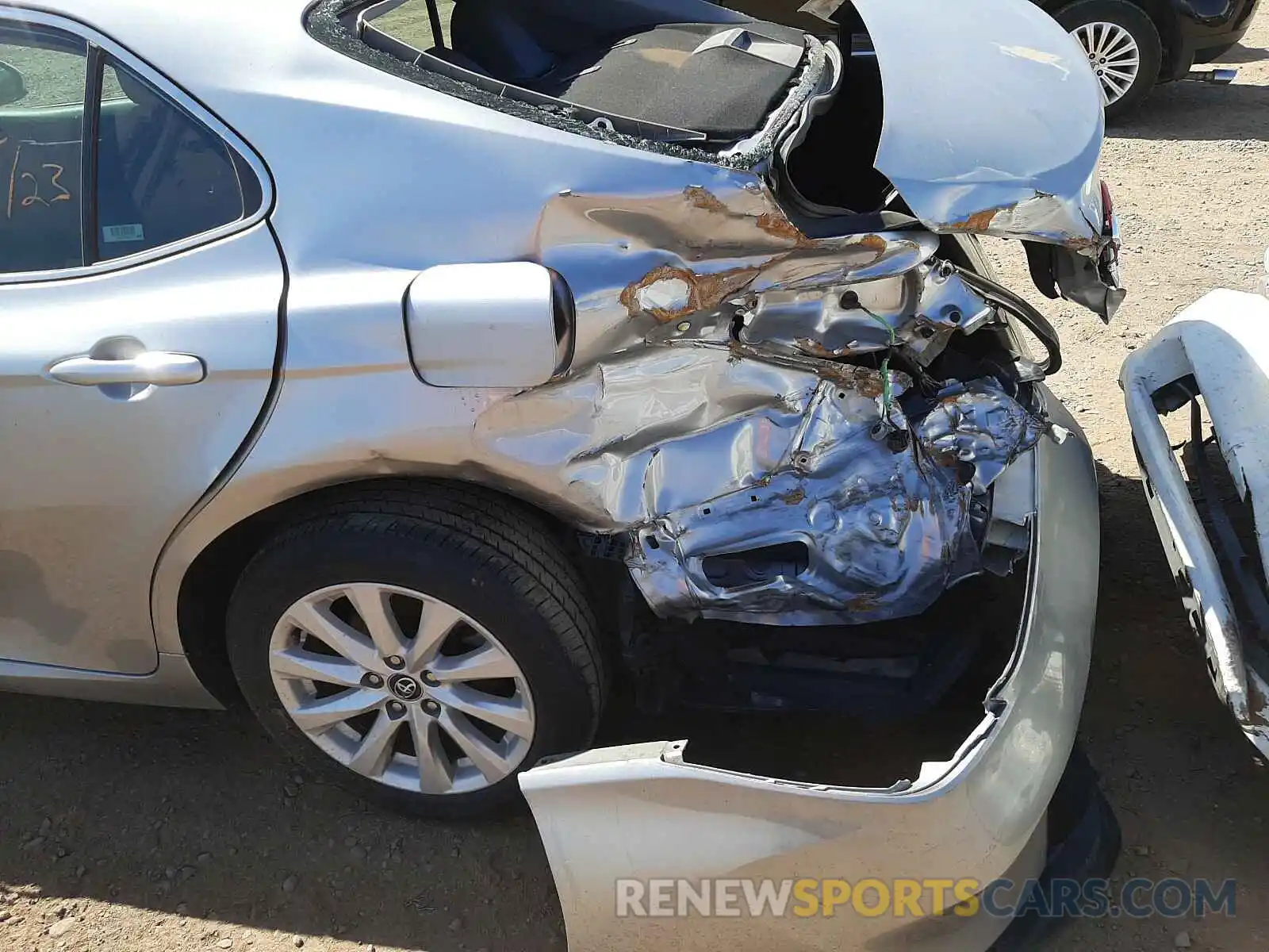 9 Photograph of a damaged car 4T1C11AK3LU872309 TOYOTA CAMRY 2020