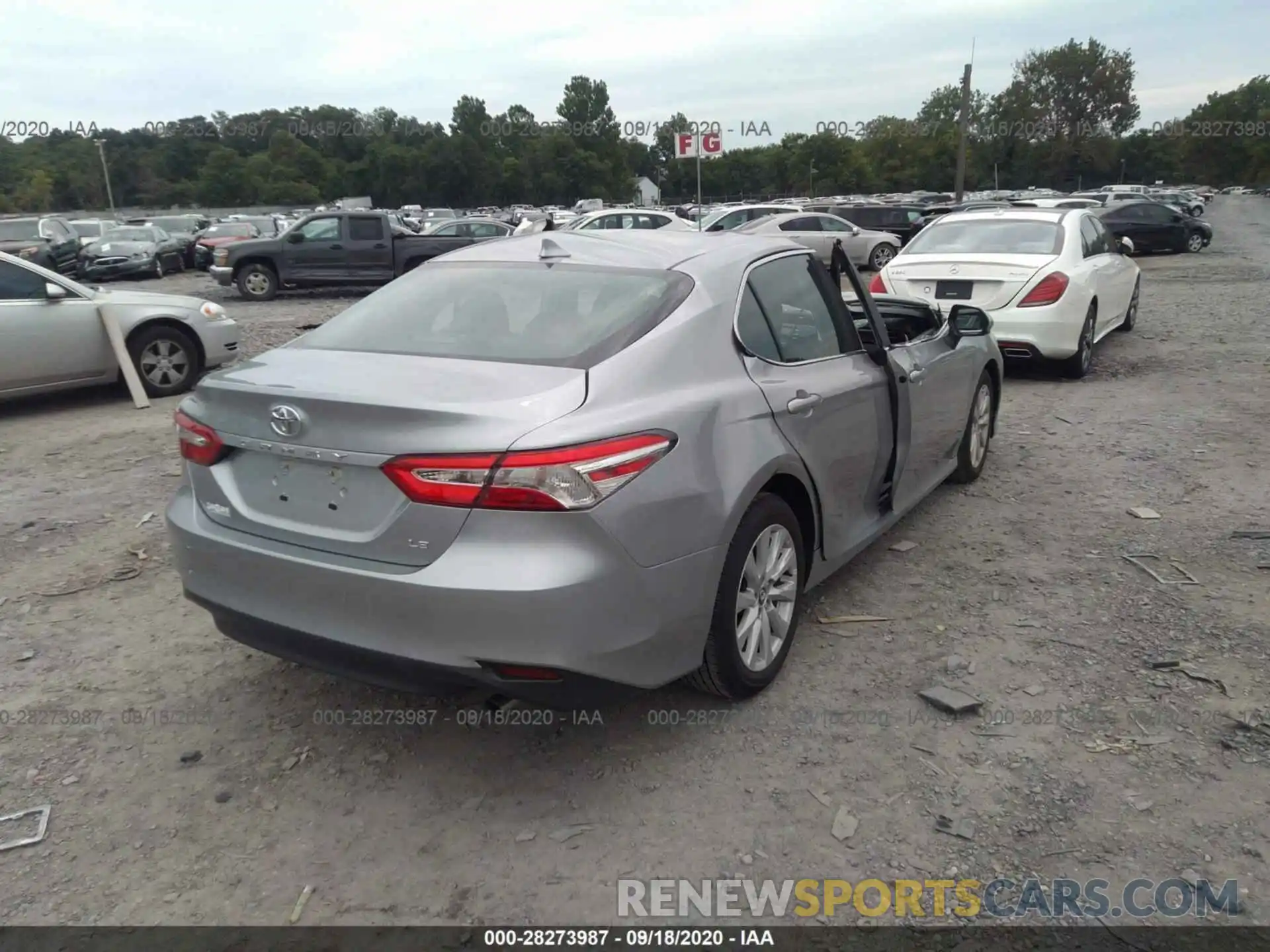 15 Photograph of a damaged car 4T1C11AK3LU876649 TOYOTA CAMRY 2020