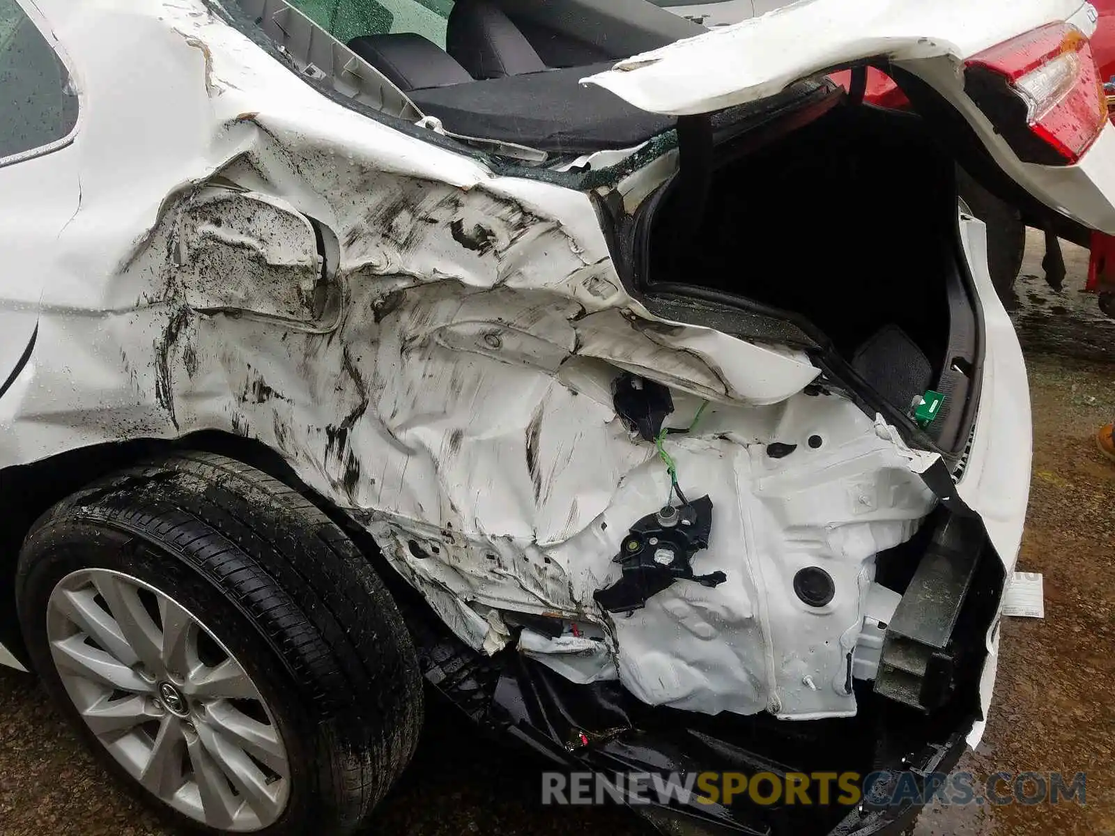 9 Photograph of a damaged car 4T1C11AK3LU902456 TOYOTA CAMRY 2020