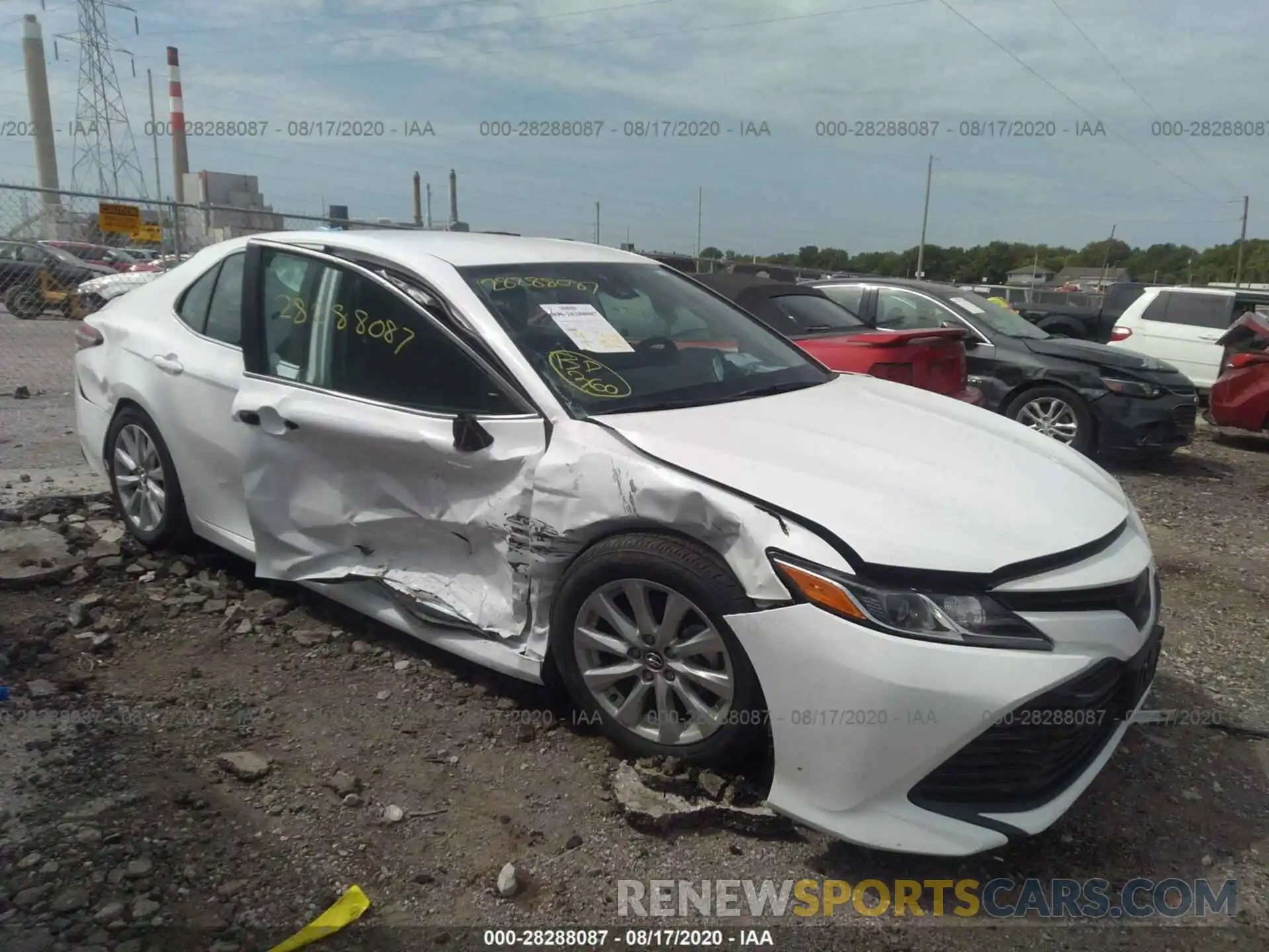 1 Photograph of a damaged car 4T1C11AK3LU923632 TOYOTA CAMRY 2020