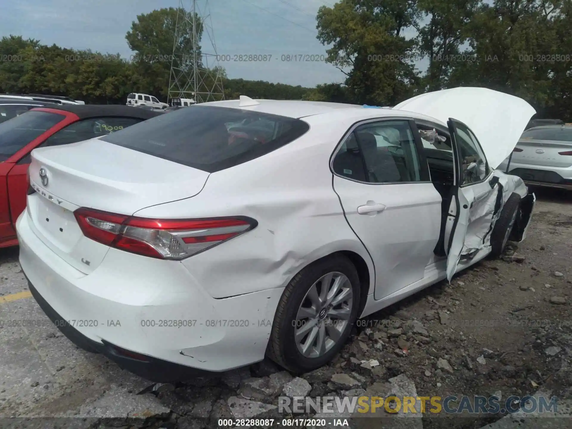 4 Photograph of a damaged car 4T1C11AK3LU923632 TOYOTA CAMRY 2020