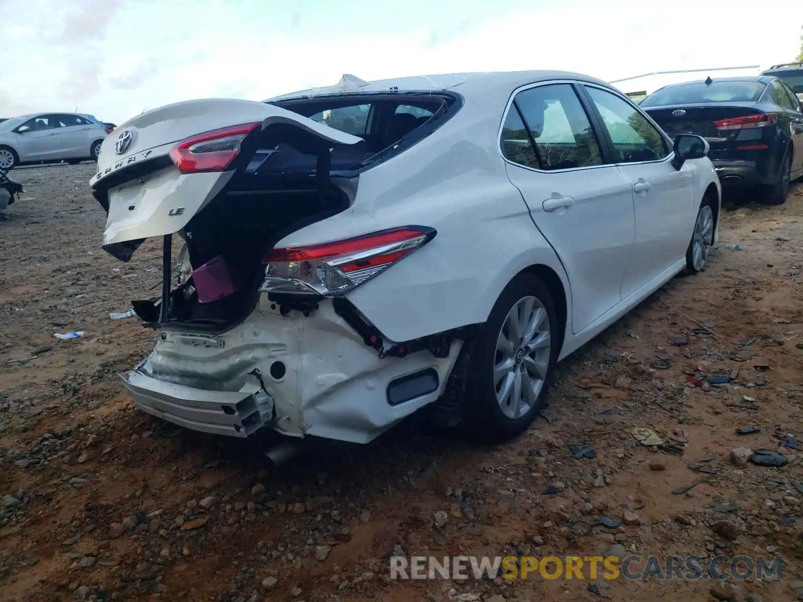 4 Photograph of a damaged car 4T1C11AK3LU923646 TOYOTA CAMRY 2020