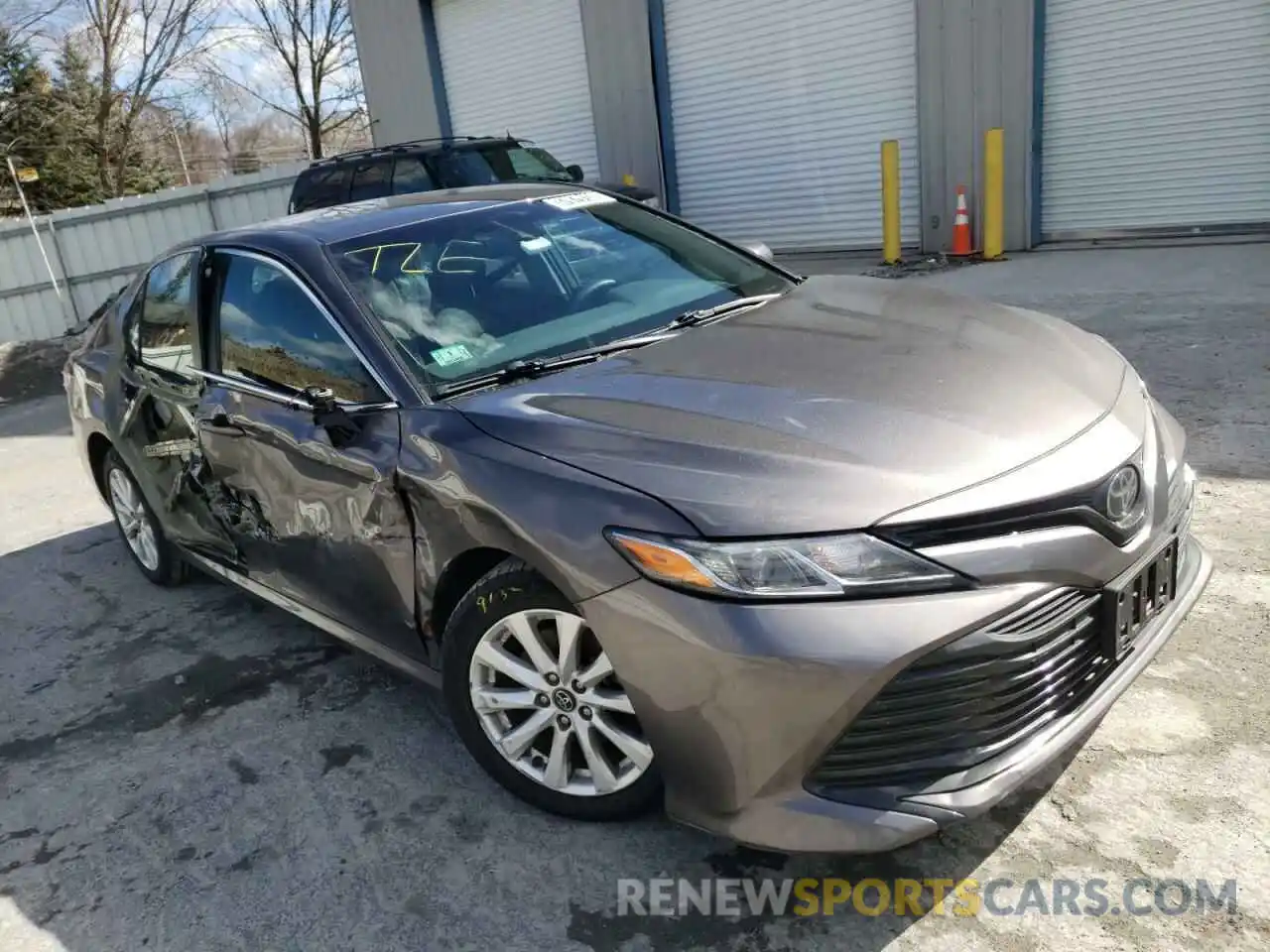 1 Photograph of a damaged car 4T1C11AK3LU942486 TOYOTA CAMRY 2020