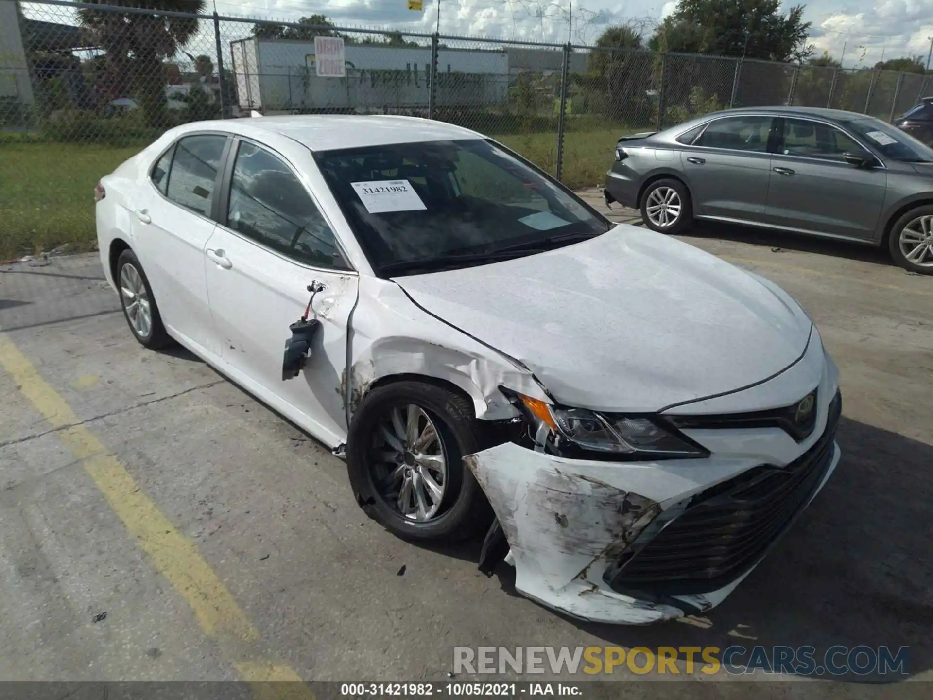 1 Photograph of a damaged car 4T1C11AK3LU945548 TOYOTA CAMRY 2020