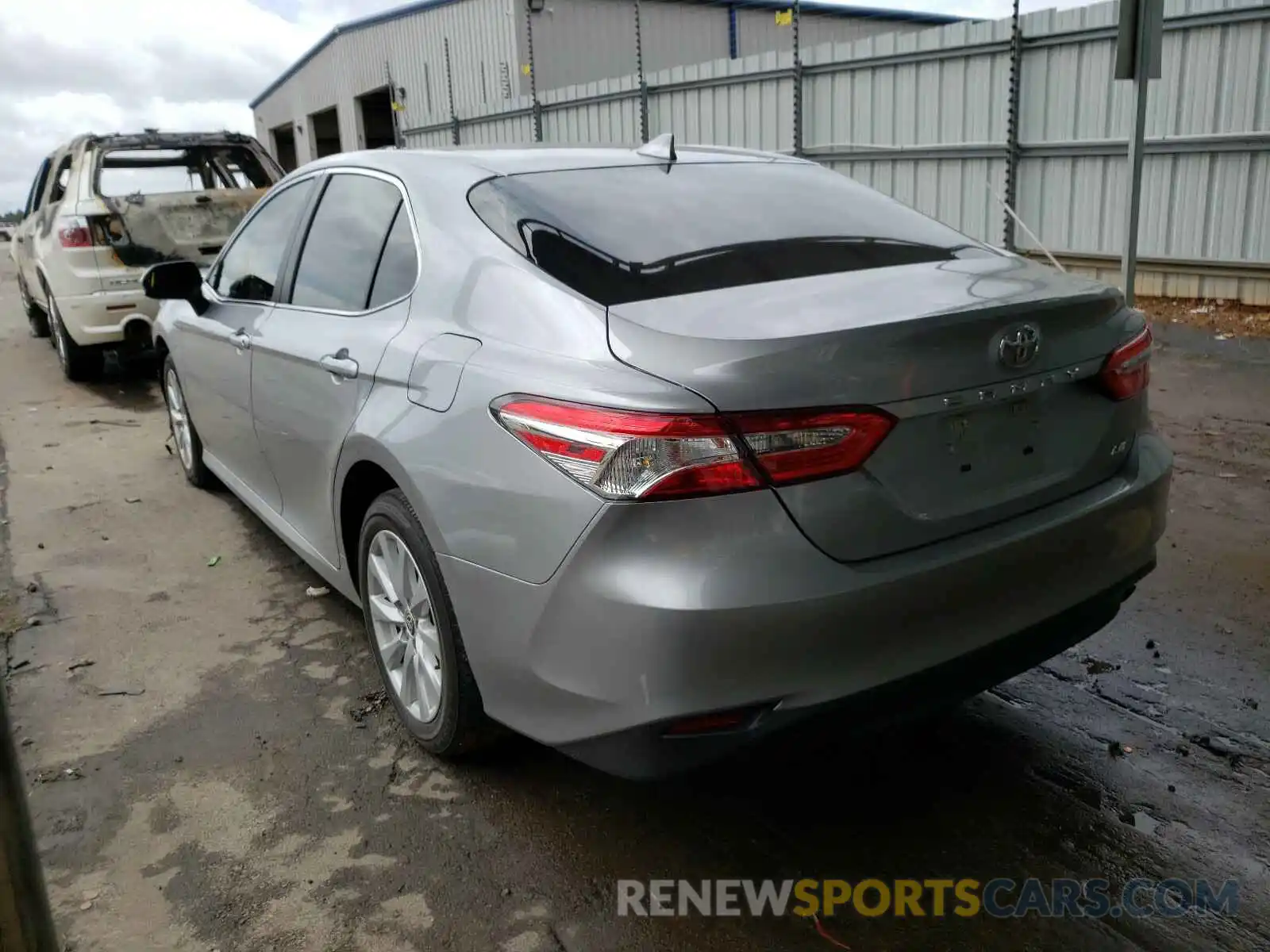 3 Photograph of a damaged car 4T1C11AK3LU946120 TOYOTA CAMRY 2020