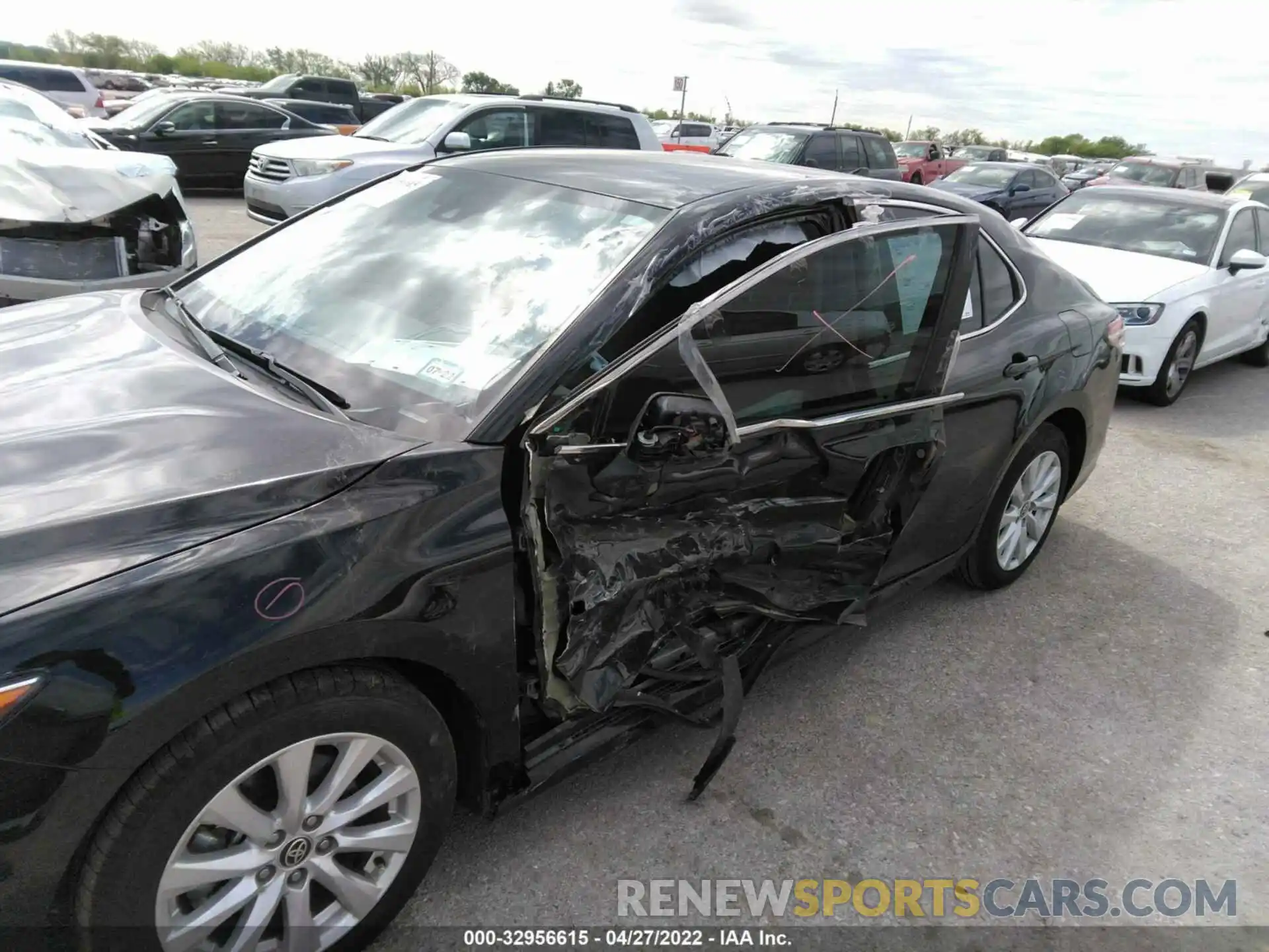 6 Photograph of a damaged car 4T1C11AK3LU956825 TOYOTA CAMRY 2020