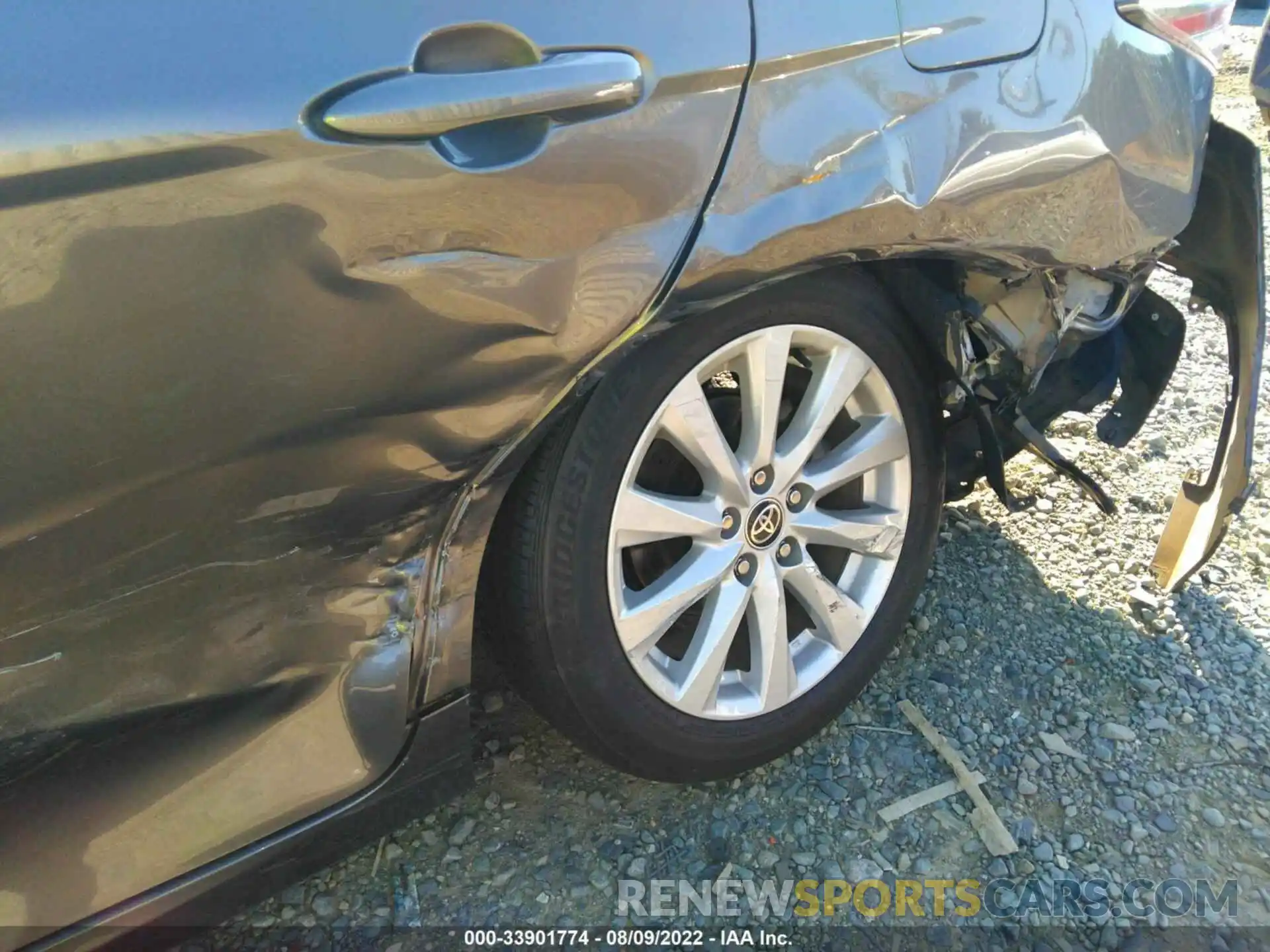 6 Photograph of a damaged car 4T1C11AK3LU967663 TOYOTA CAMRY 2020