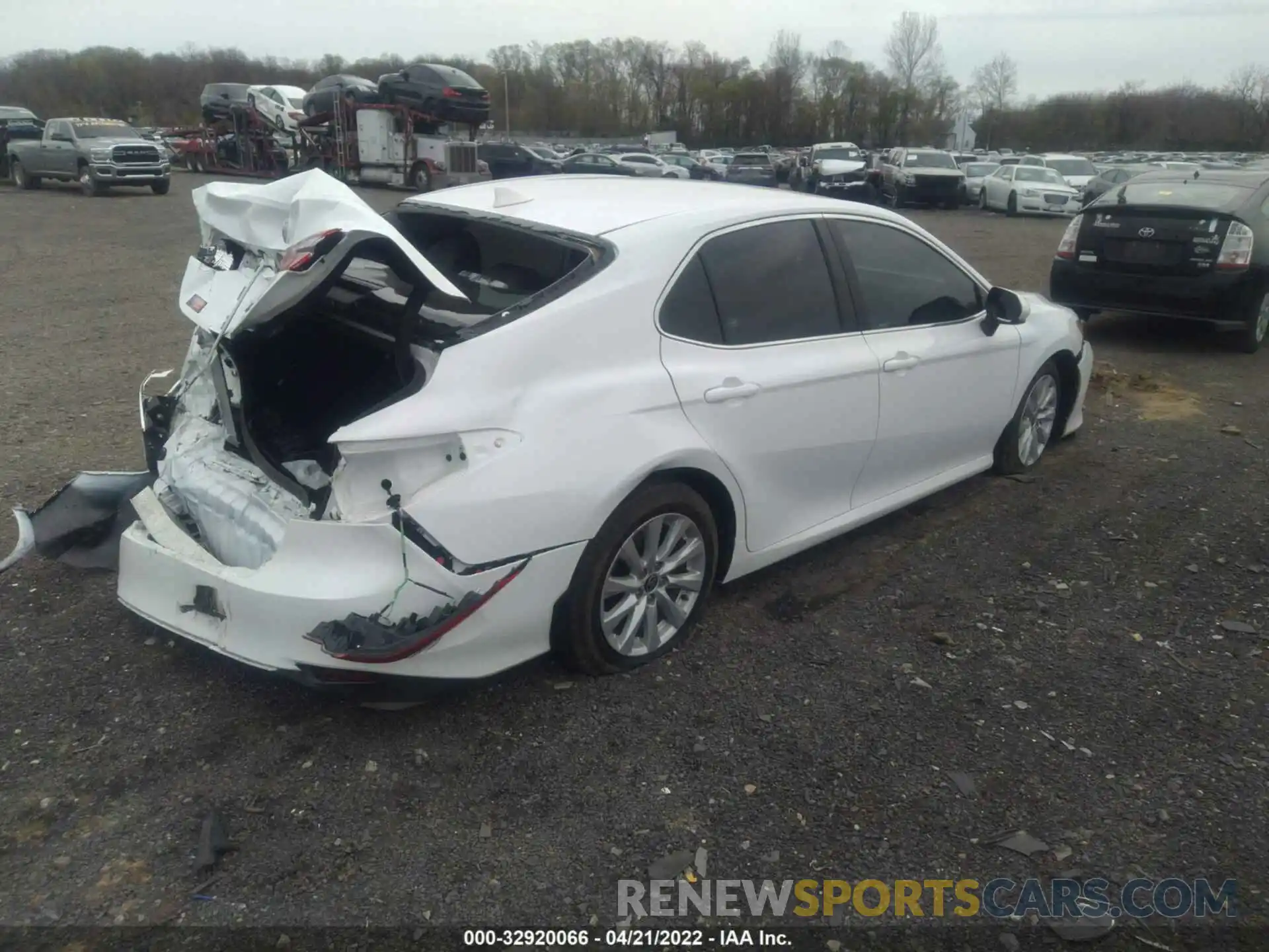 4 Photograph of a damaged car 4T1C11AK3LU977240 TOYOTA CAMRY 2020