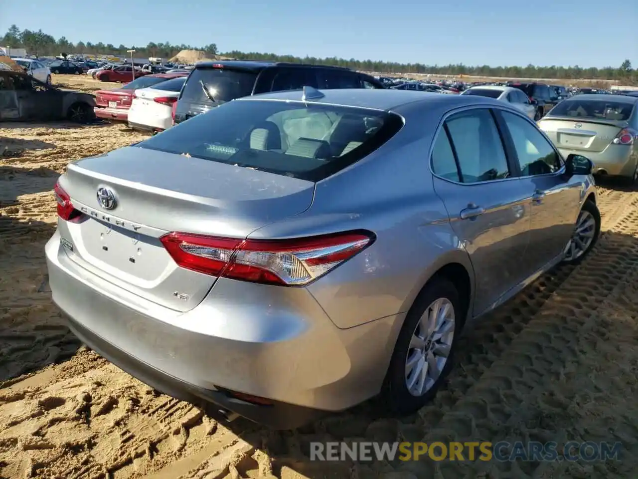 4 Photograph of a damaged car 4T1C11AK3LU984687 TOYOTA CAMRY 2020