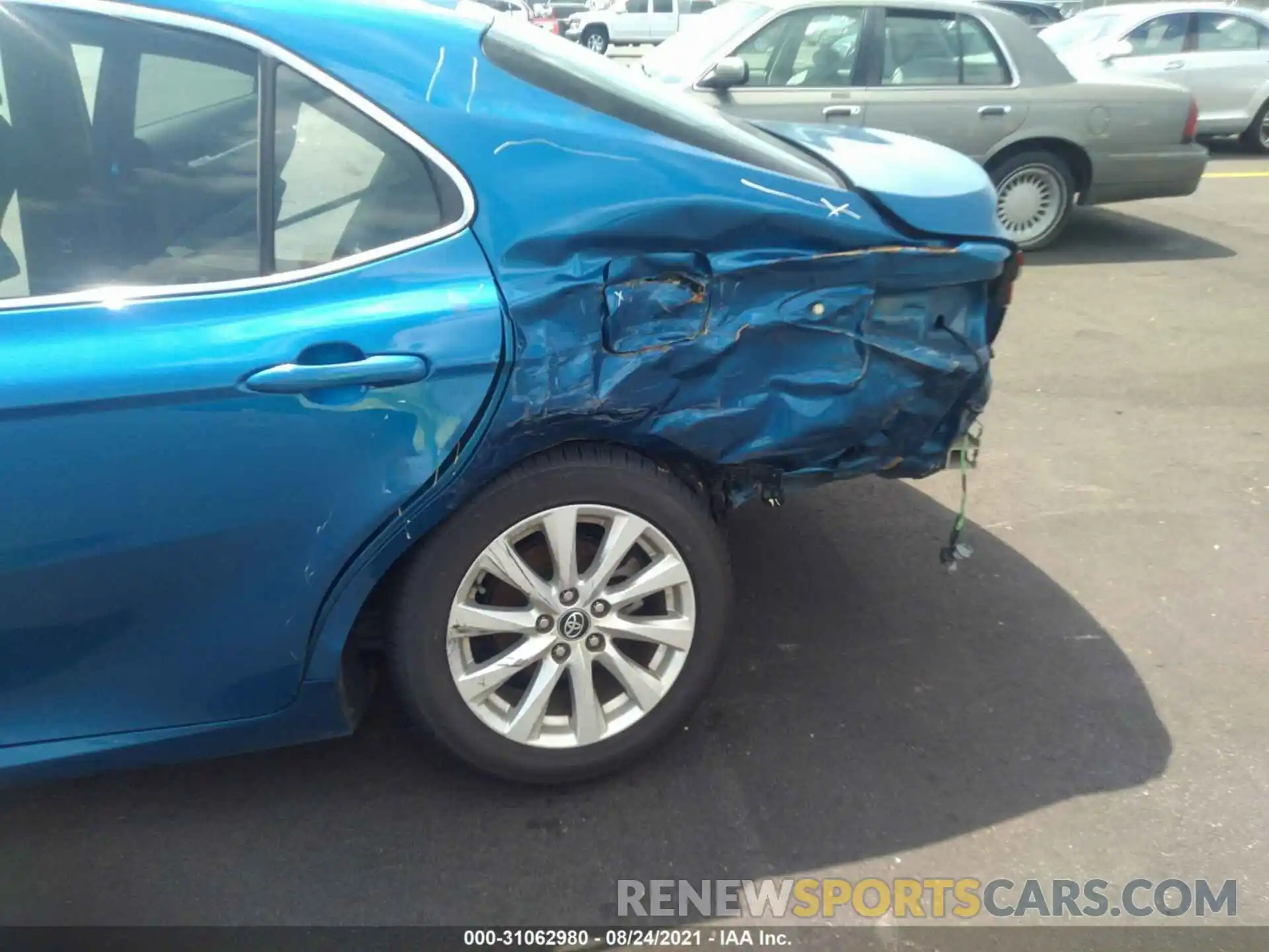 6 Photograph of a damaged car 4T1C11AK4LU310368 TOYOTA CAMRY 2020