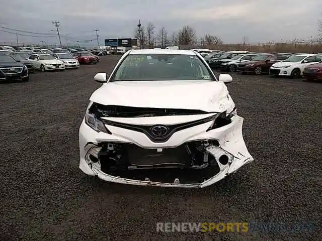 10 Photograph of a damaged car 4T1C11AK4LU316154 TOYOTA CAMRY 2020