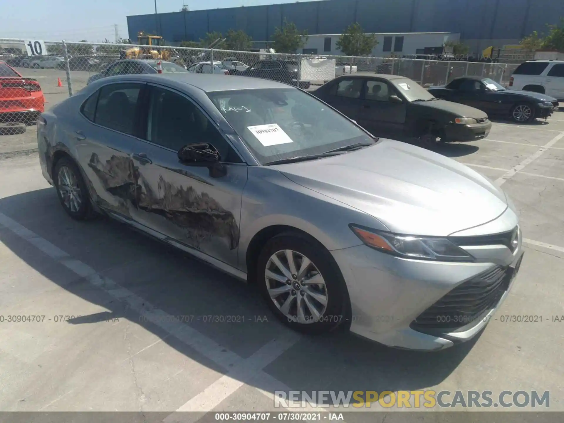 1 Photograph of a damaged car 4T1C11AK4LU330040 TOYOTA CAMRY 2020