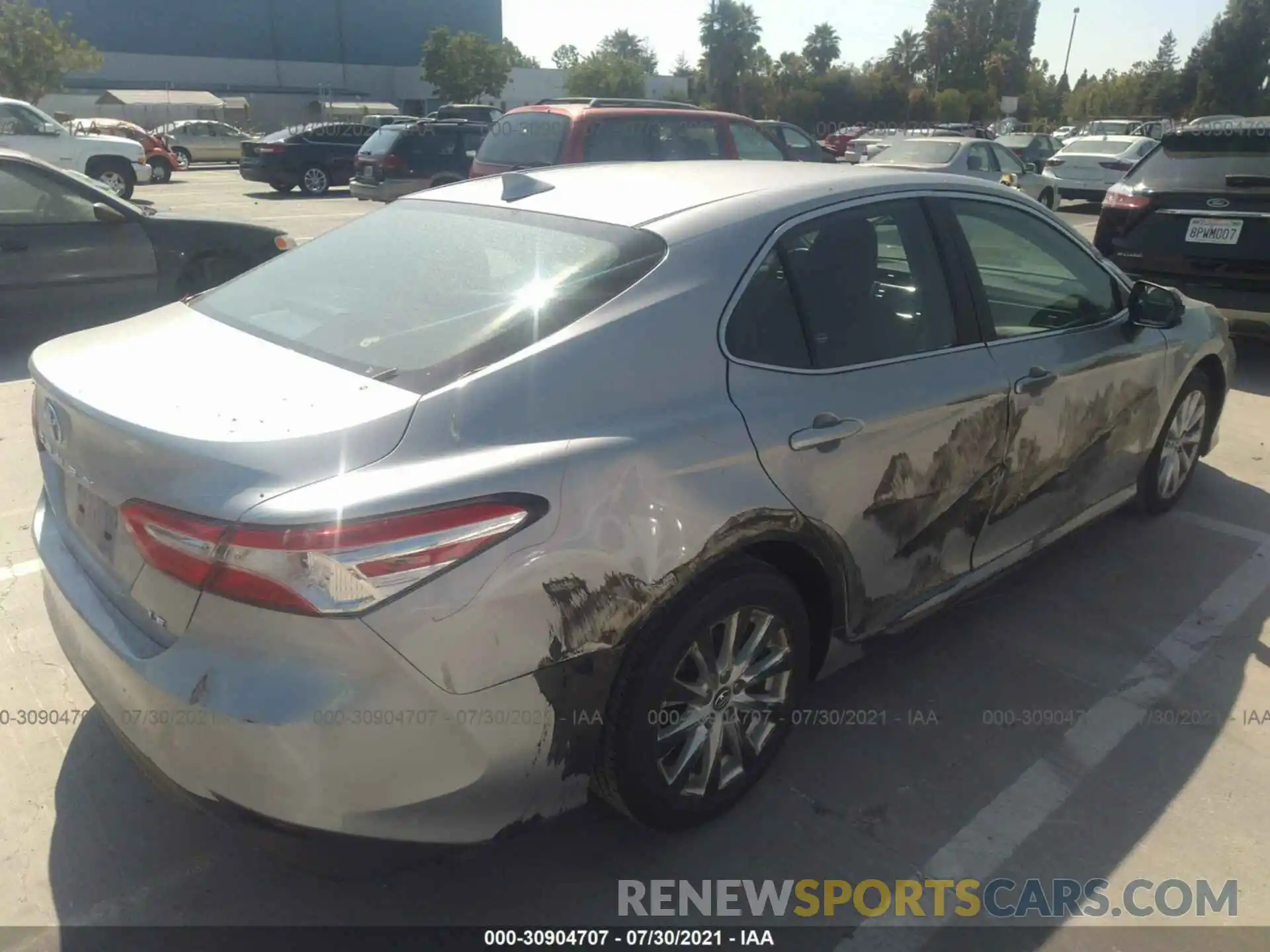 4 Photograph of a damaged car 4T1C11AK4LU330040 TOYOTA CAMRY 2020