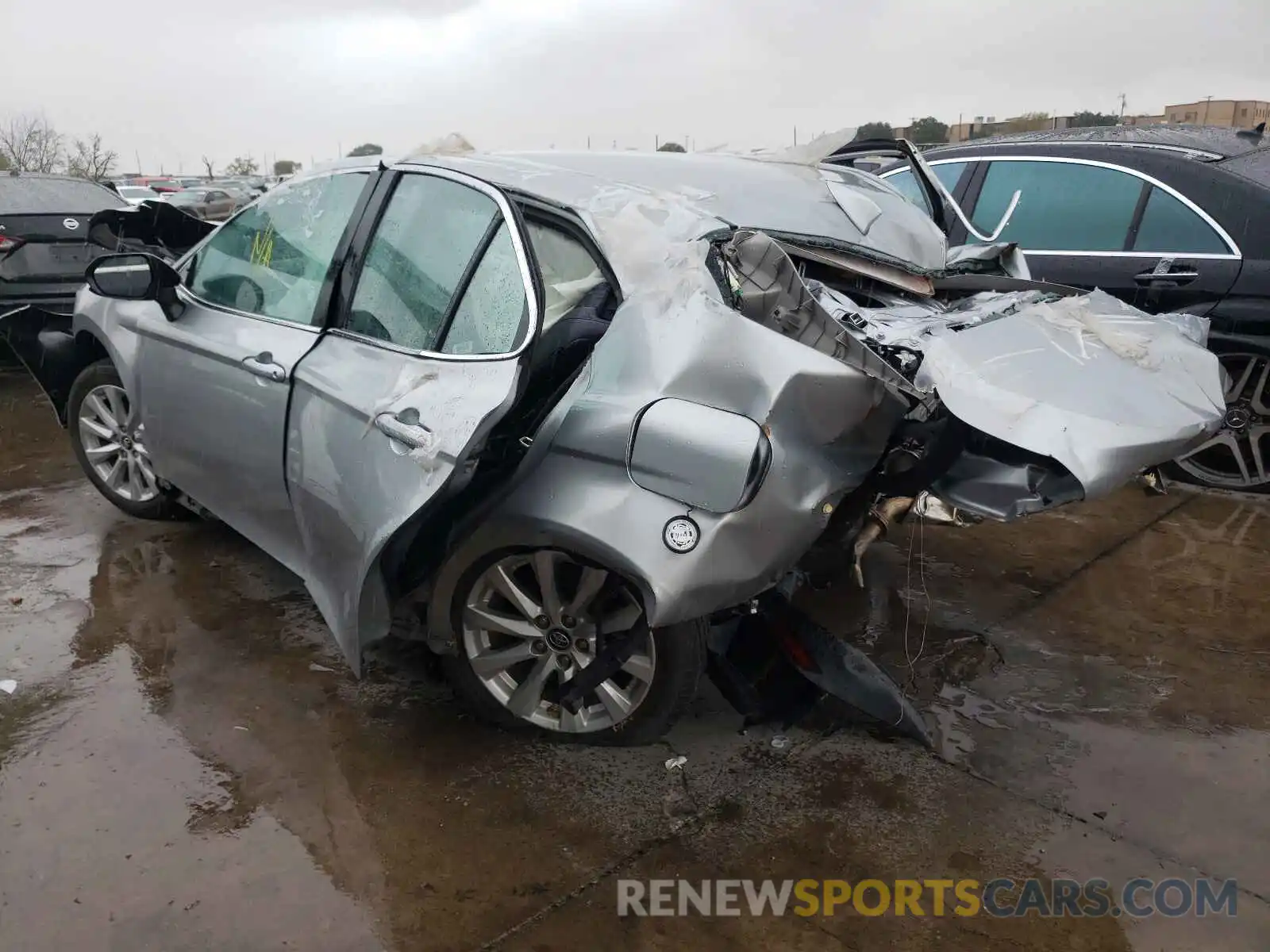 3 Photograph of a damaged car 4T1C11AK4LU351731 TOYOTA CAMRY 2020