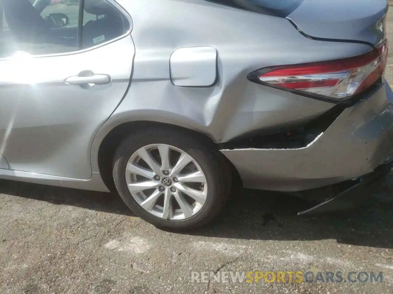 9 Photograph of a damaged car 4T1C11AK4LU359053 TOYOTA CAMRY 2020