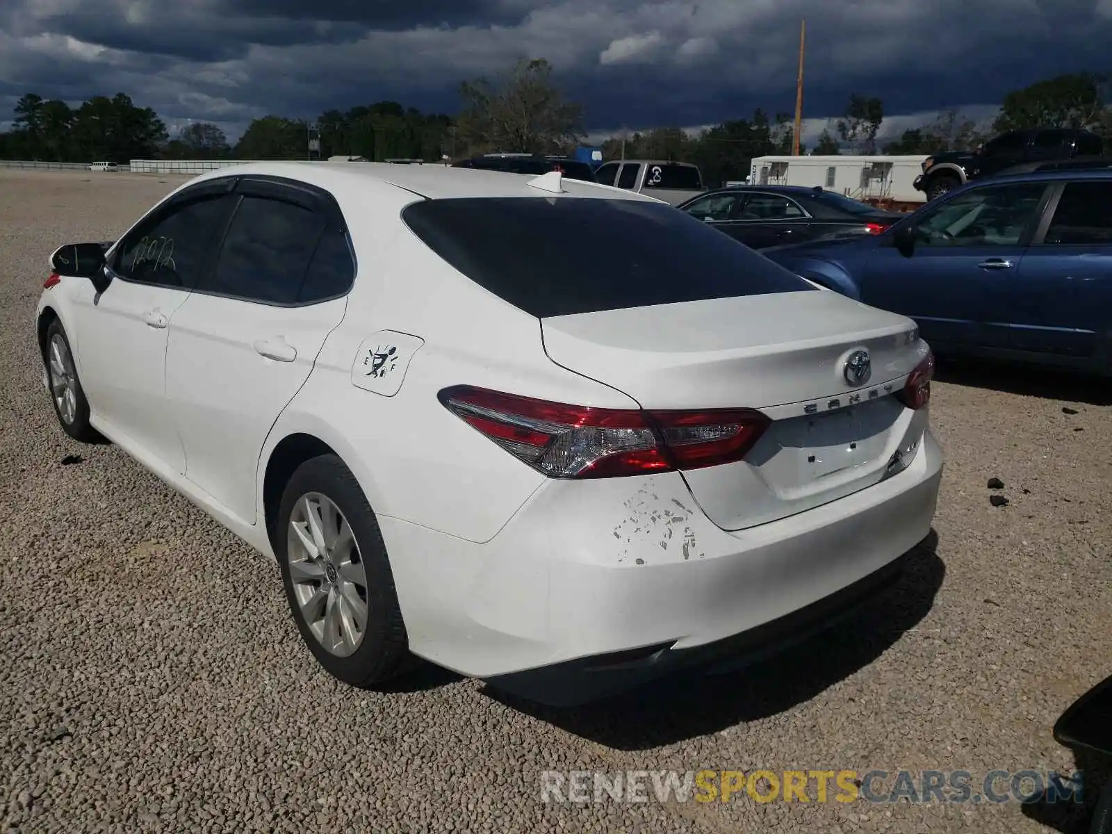 3 Photograph of a damaged car 4T1C11AK4LU400927 TOYOTA CAMRY 2020