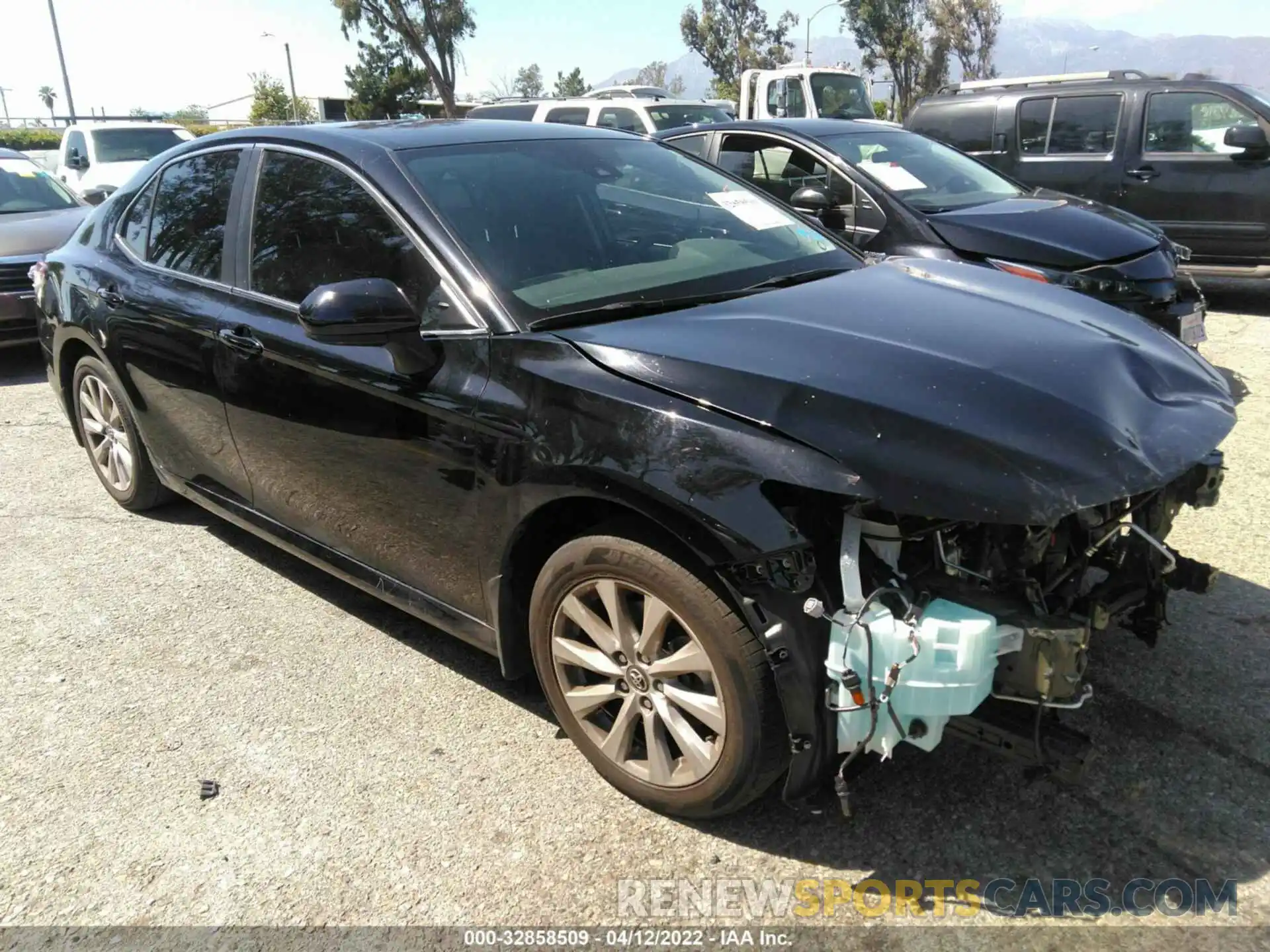 1 Photograph of a damaged car 4T1C11AK4LU858712 TOYOTA CAMRY 2020