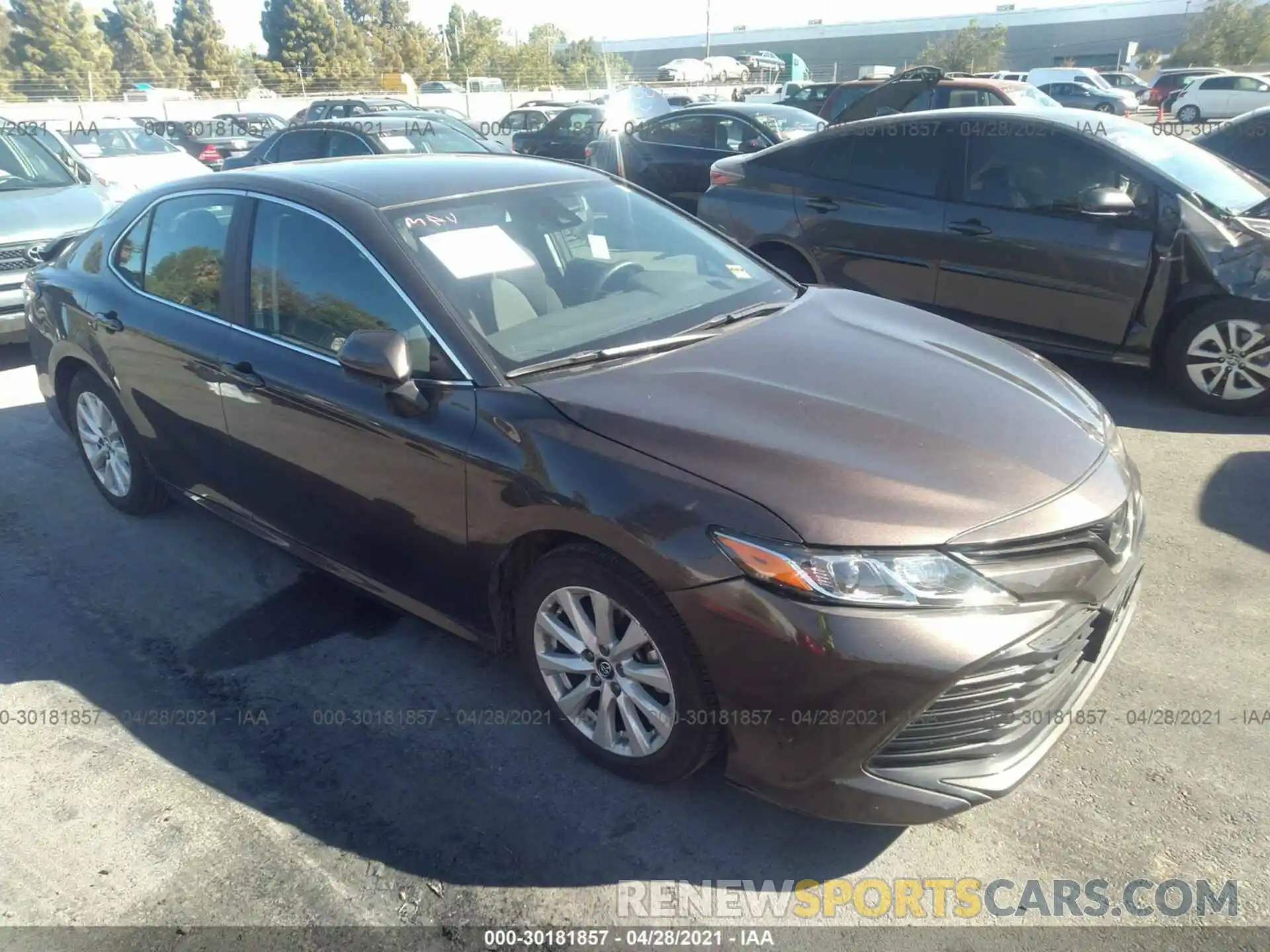 1 Photograph of a damaged car 4T1C11AK4LU861125 TOYOTA CAMRY 2020