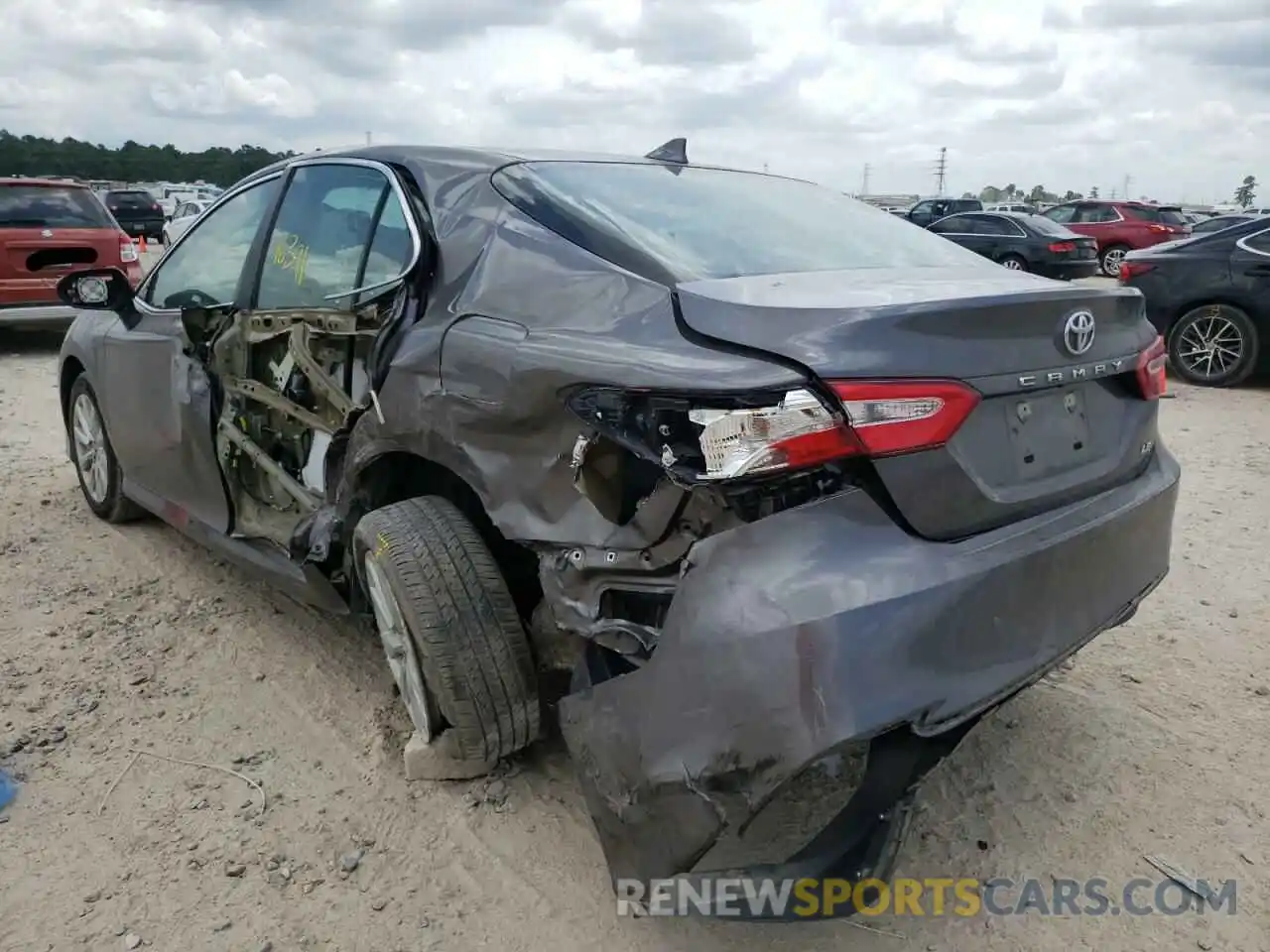 3 Photograph of a damaged car 4T1C11AK4LU869337 TOYOTA CAMRY 2020