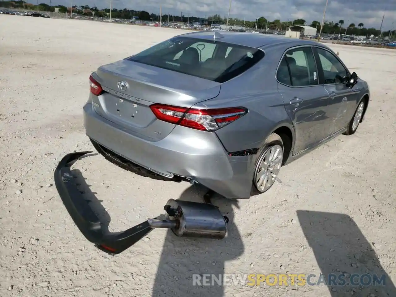 4 Photograph of a damaged car 4T1C11AK4LU873761 TOYOTA CAMRY 2020